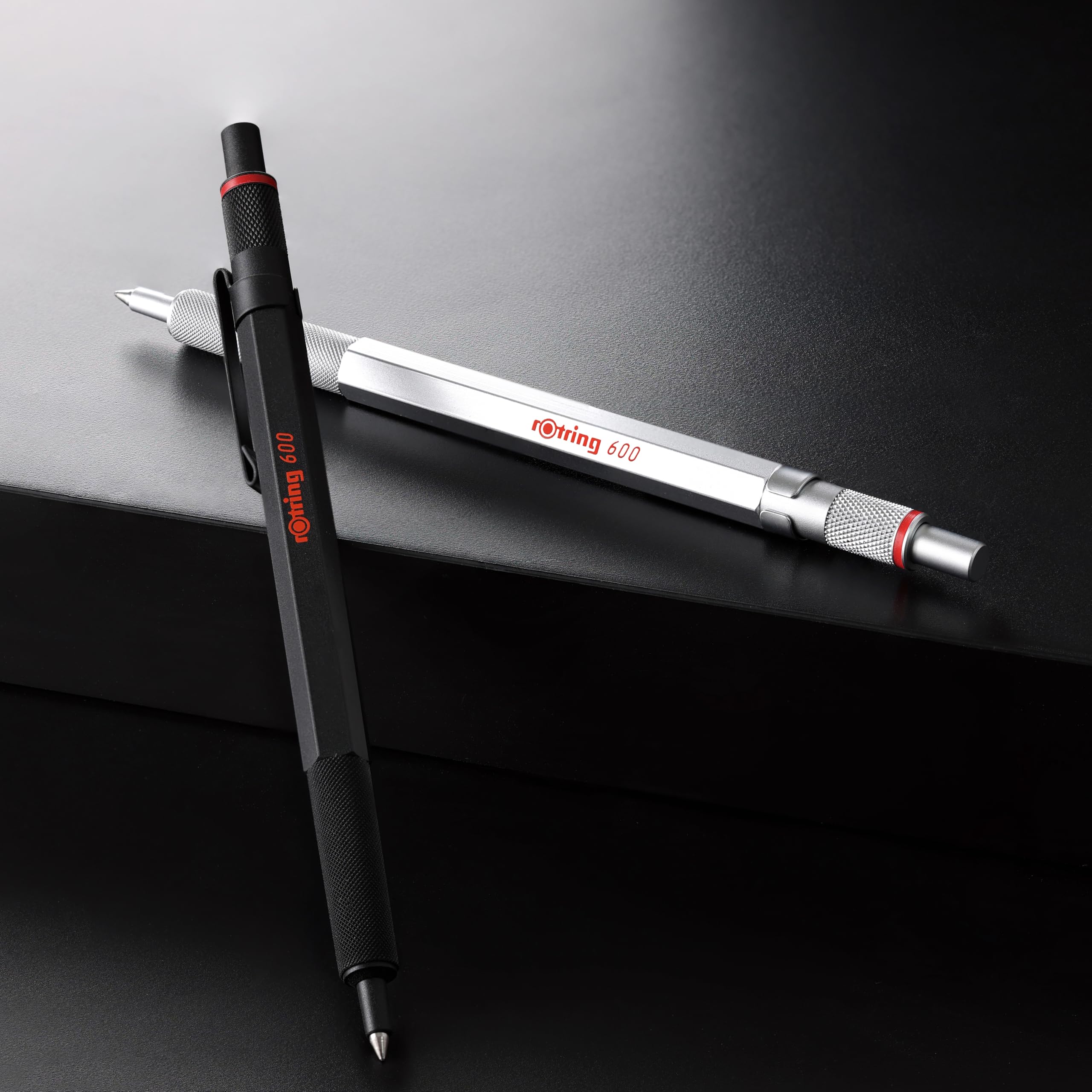 Bolígrafo Recargable ROtring 800 - Punta Media, Tinta Negra, Cuerpo Plateado De Metal Con Estuche