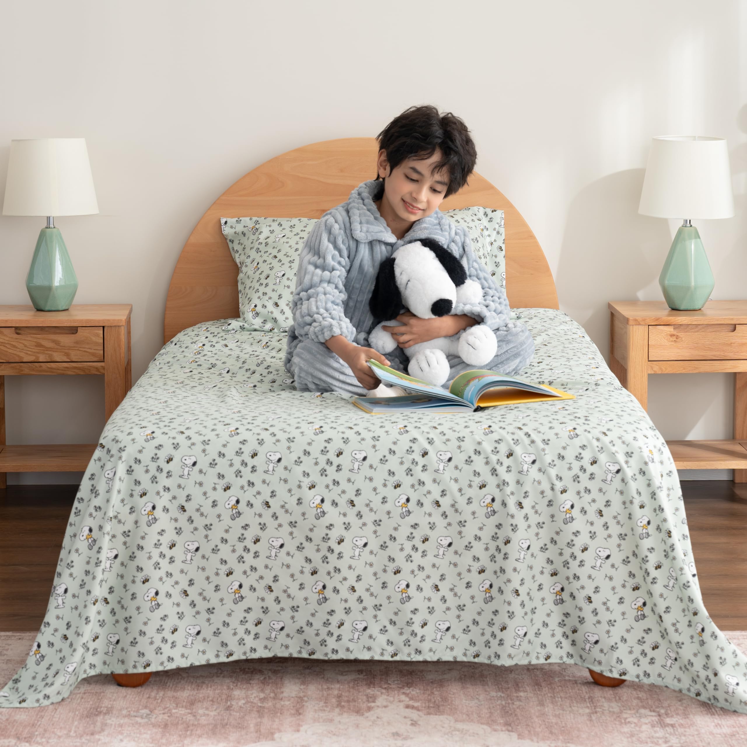 Berkshire Blanket PeanutsÂ® Kids Sheet Set Queen Size - 4 Piece,Cute Character Snoopy Printed Soft Microfiber Bed Sheets,Mini Snoopy & Woodstock New Flower and Bees Sage
