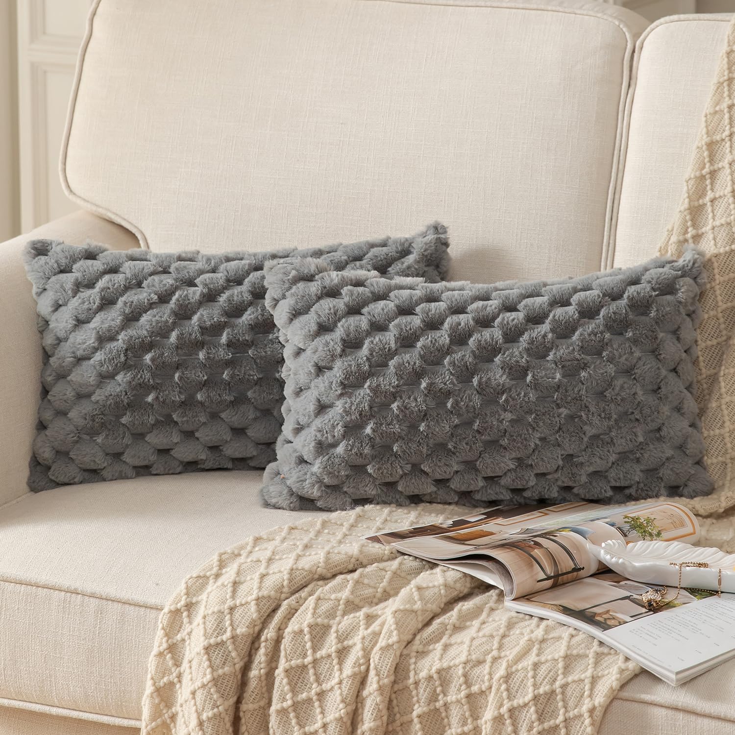 Mandioo set van 2 decoratieve kussenhoezen 30 x 50 cm imitatiebont gestreept pluche zachte kussenhoezen voor op bed woonkamer bank huis 50 x 50 cm (24 x 24 inch), crème wit