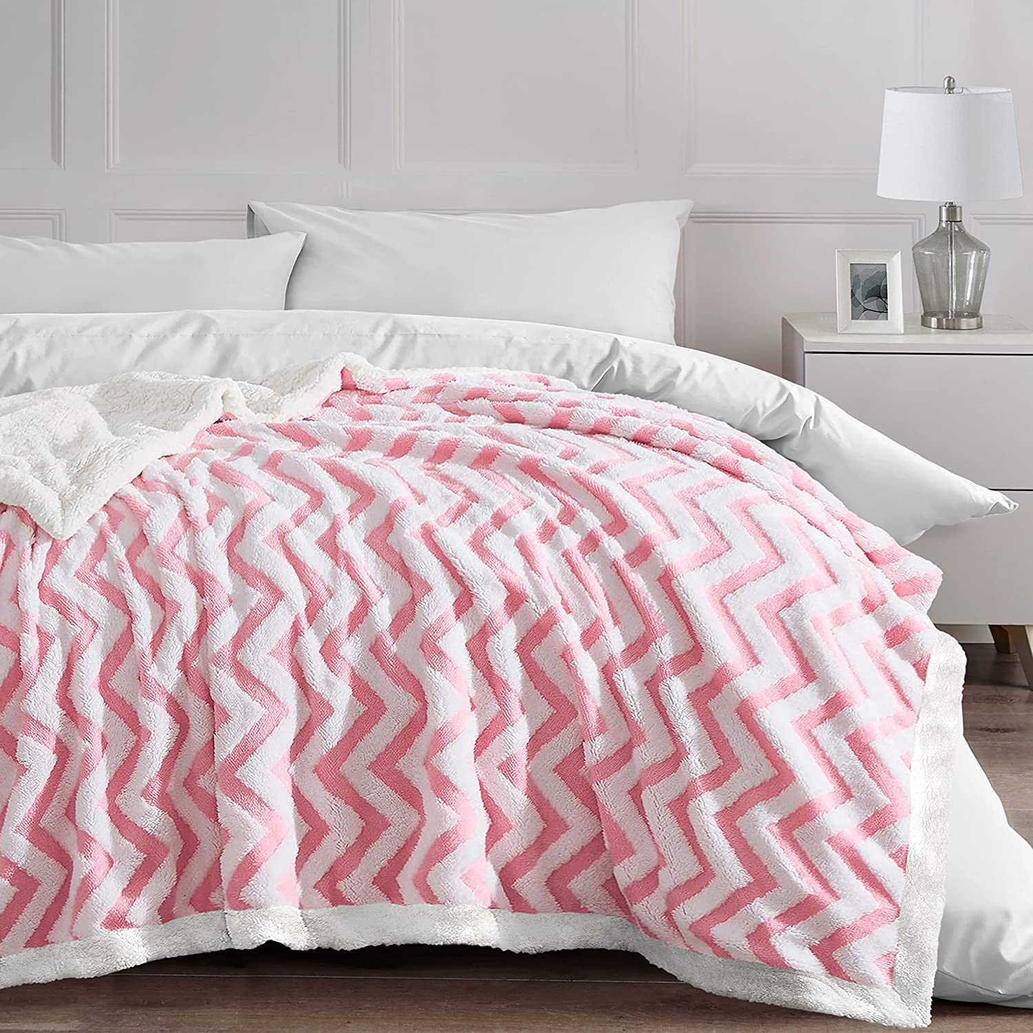 Night Zone Sherpa Fleece Blanket Throw Wavy Versatile Fluffy Soft Reversible Cozy Fleece Plush Blanket Warm Thick Winter Sofa Couch Throw All Season Blanket Throw (Pink, 100 x 150 cm)