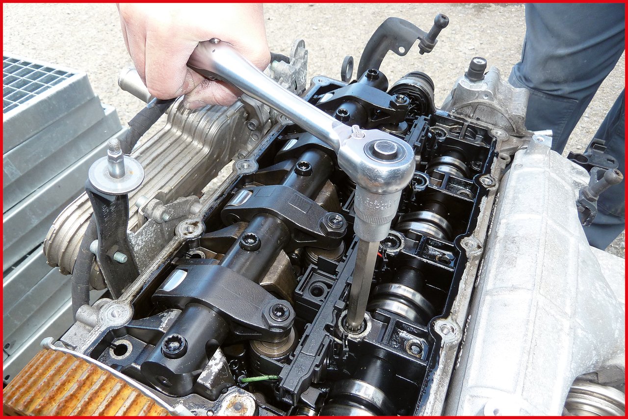 KS Tools 911.4460 Zestaw kluczy nasadowych do śrub głowicy cylindra 11-szt, 1/2"