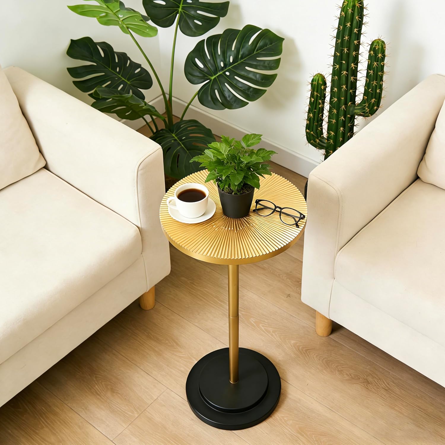 COVLON Drink Table Set of 2, Small Round Pedestal Side Table with Carved Top for Living Room, Bedroom, Small Space, Corners and Office, Gold and Black