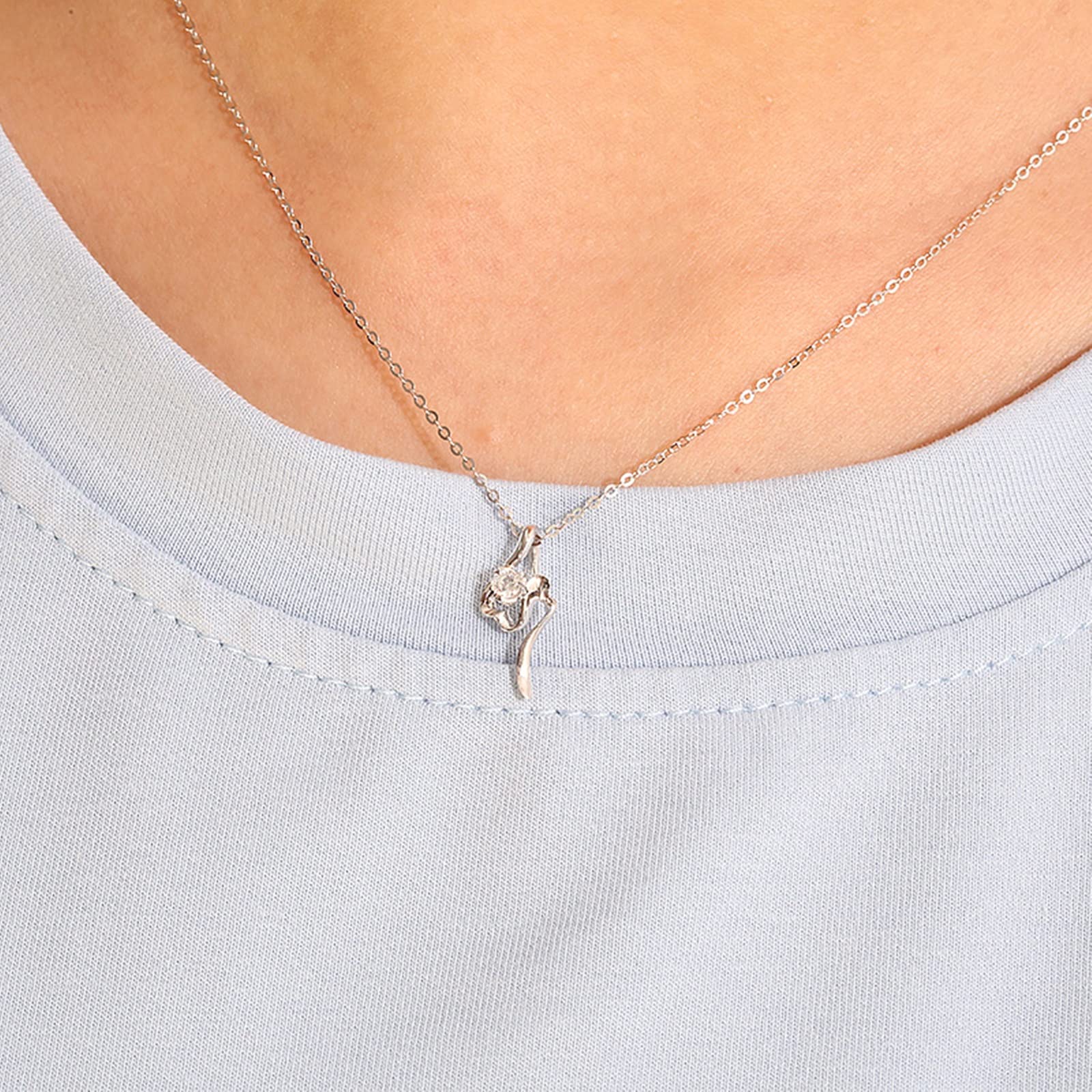 KnBoB Collar con colgante de charms, collar de oro blanco de 14 quilates (585), flores de 0,1 ct creado con diamantes de 45 cm