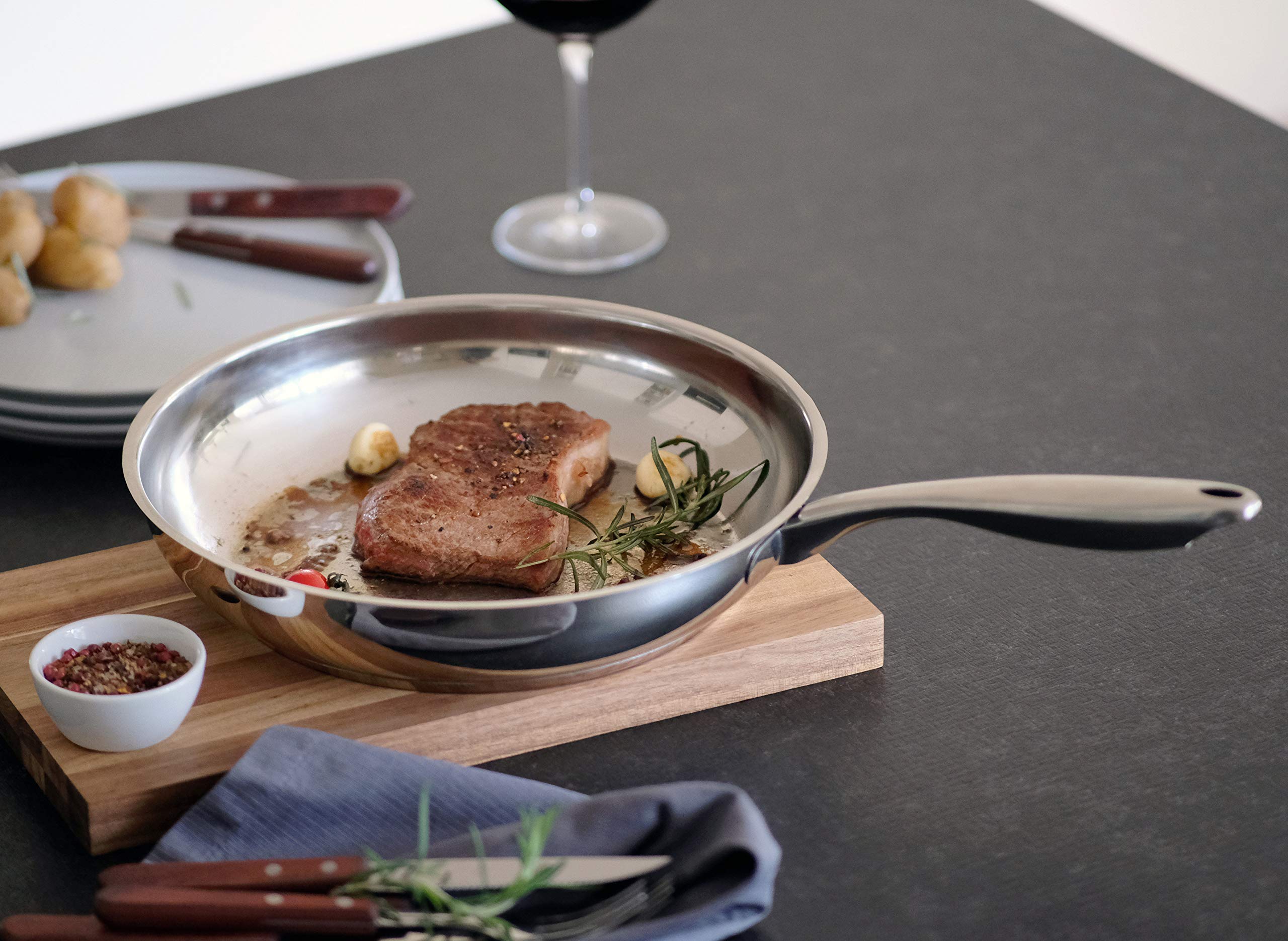 Mäser Serie Tavos - Sartén de inducción (28 cm, apta para todo tipo de fuegos, sin revestimiento, apta para lavavajillas, apta para horno, acero inoxidable 18/10)