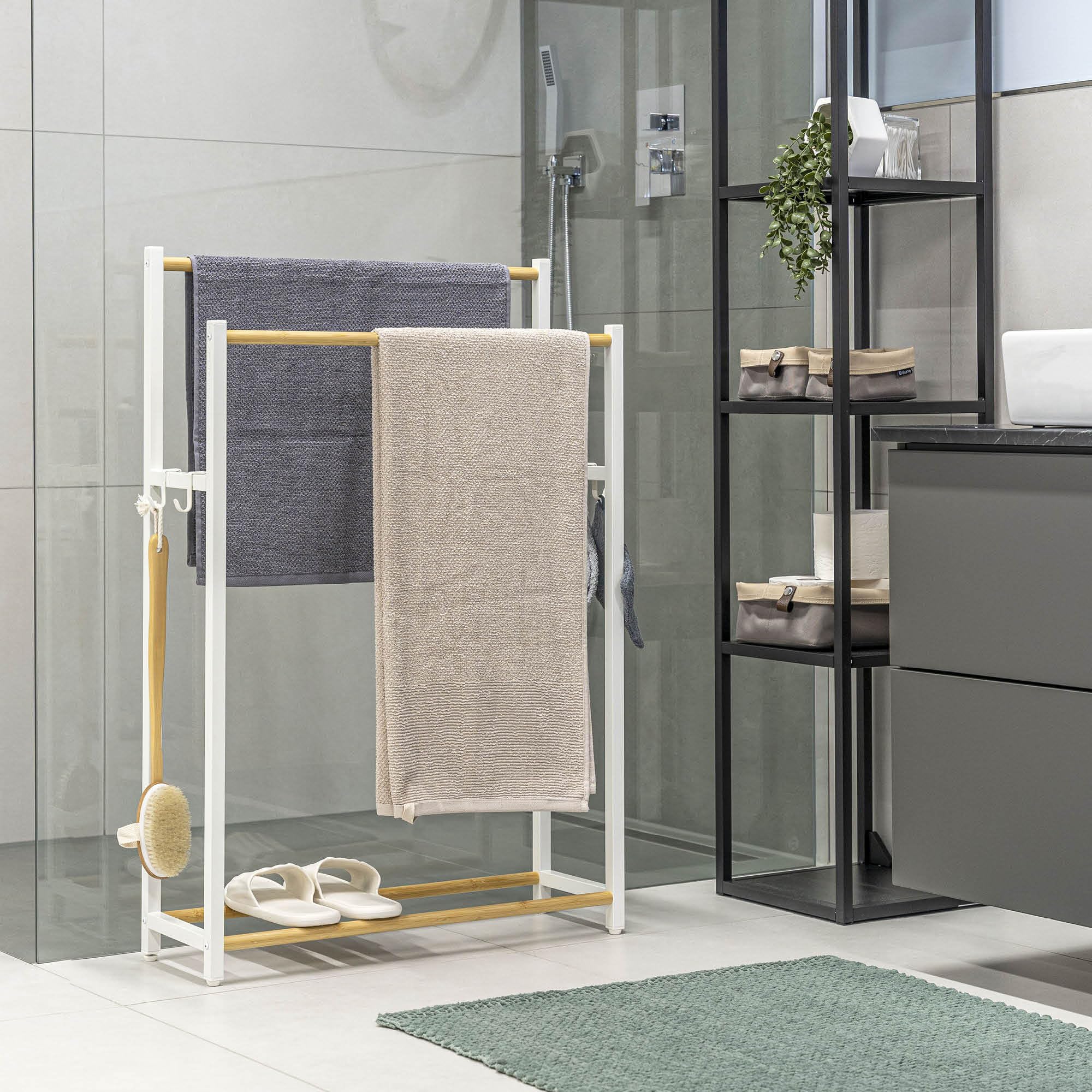 eluno Porte-Serviettes sur Pied en métal avec Bambou, Extra Large, pour Grandes Serviettes de Douche, Porte-Serviettes de Bain, avec 2 Barres Porte-Serviettes et 4 Crochets (Blanc)