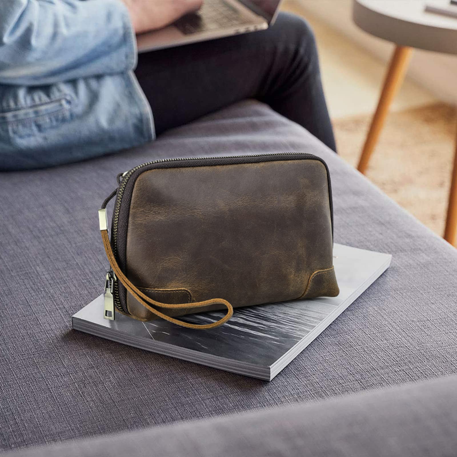 Contacts Bolso de viaje de cuero genuino para hombre con correa de muñeca, cartera con cierre de pasaporte y bolsillo con cremallera, bolso de mano grande con capacidad para teléfono para hombres