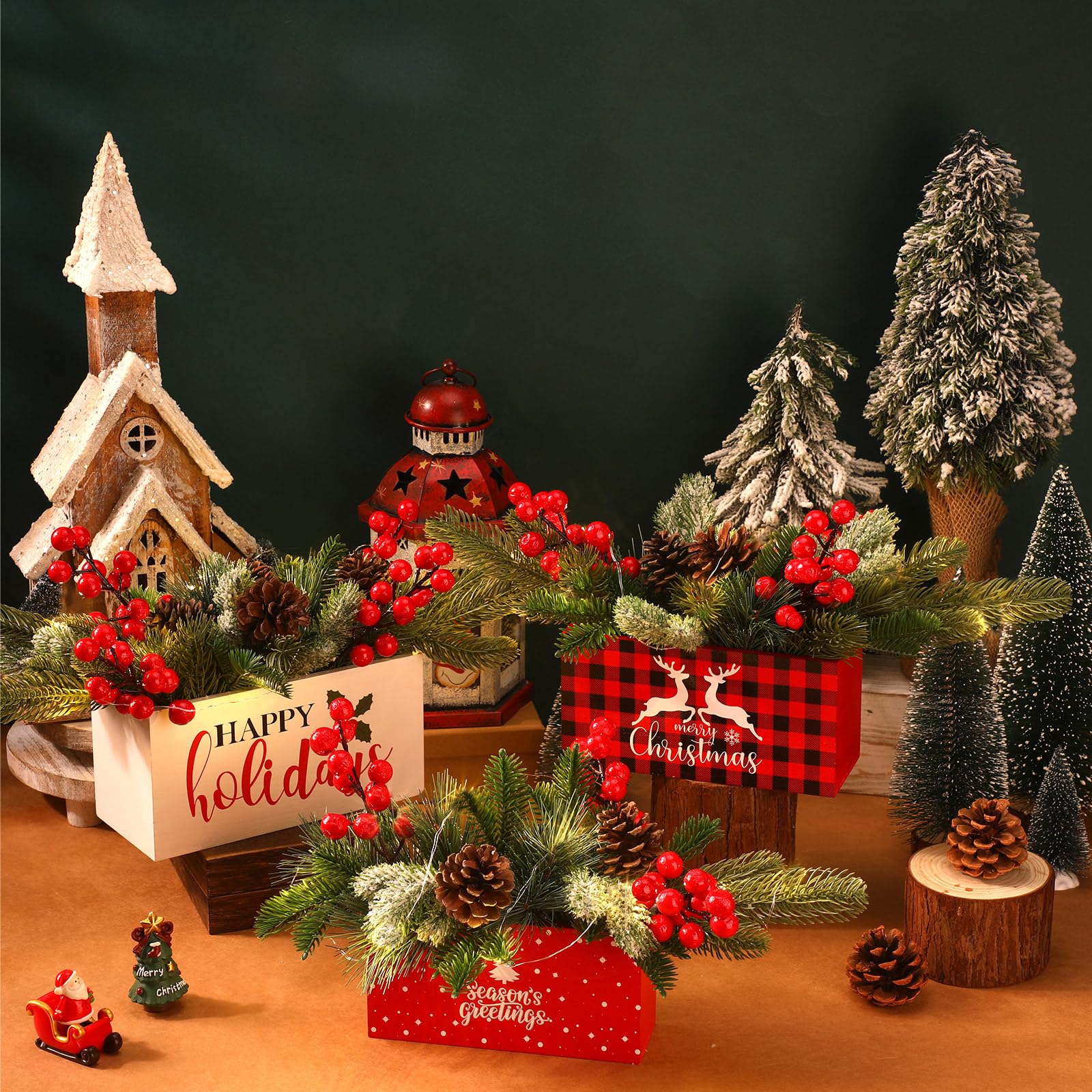 Hotop Lot de 3 centres de table de Noël avec lumières LED - 94 branches enneigées artificielles - houx et pomme de pin - Baies avec boîte en bois pour la ferme, les vacances, Noël, l'hiver, la