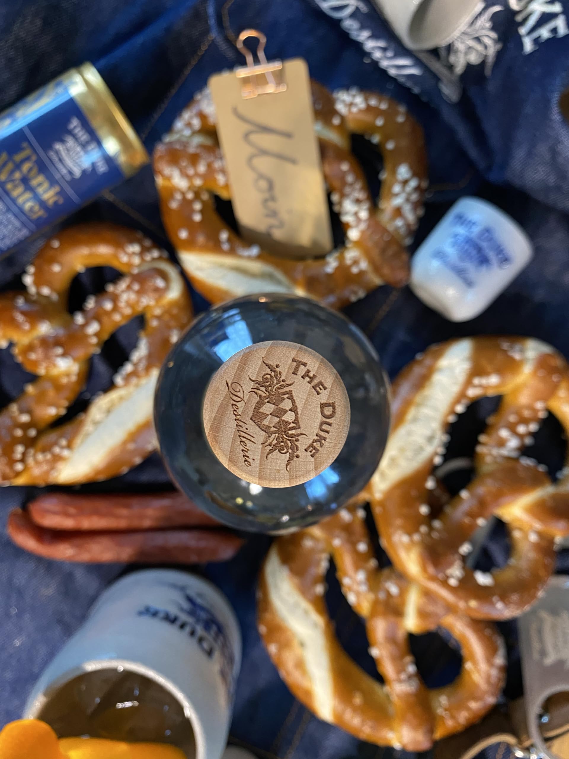 THE DUKE Munich Dry Gin Wiesn Edition - Handgefertigter, Bio-zertifizierter Gin aus München mit 13 einzigartigen Botanicals - limitierte Oktoberfest-Ausgabe, 45% vol (0,7 l)