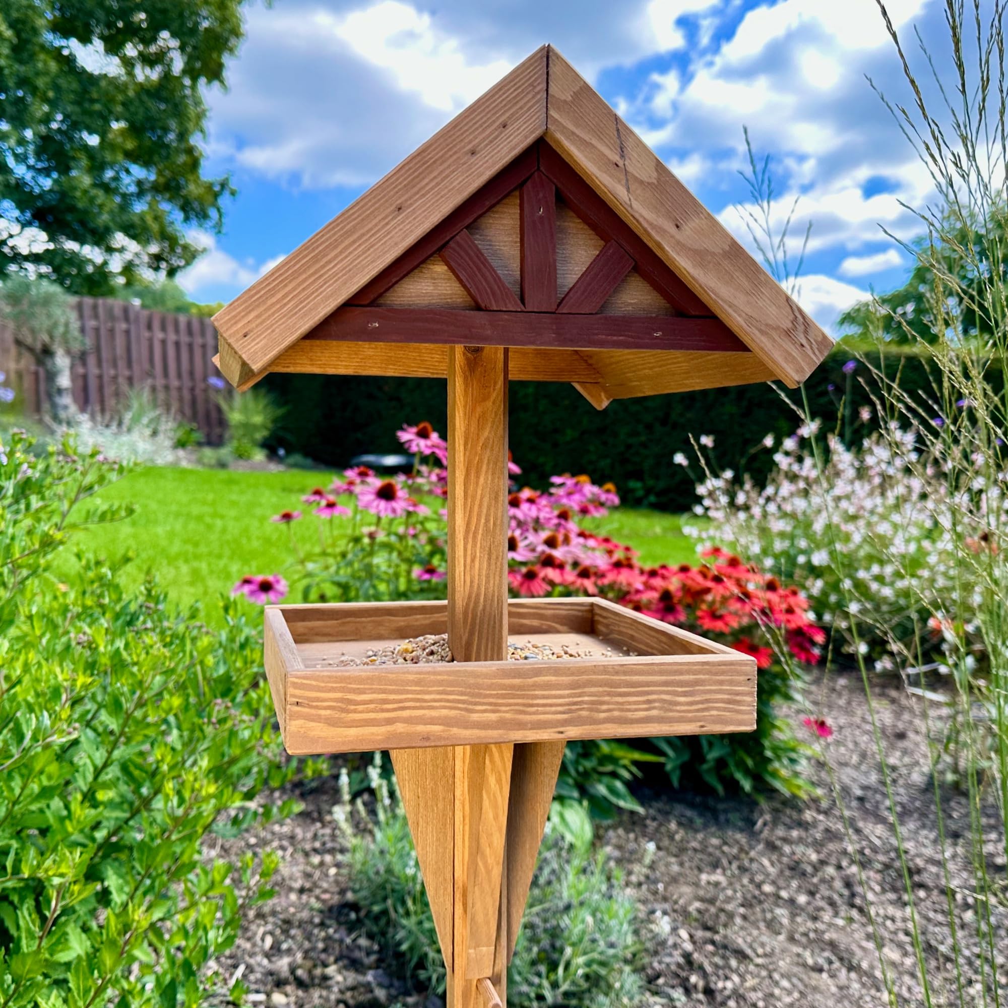 GARTENETAGE Höhenverstellbares Vogelhaus mit Ständer wetterfest/massives Vogelhaus Holz mit Erdspieß/Vogelfutterhaus mit Ständer/Robustes Vogelhäuschen für Ihren Garten