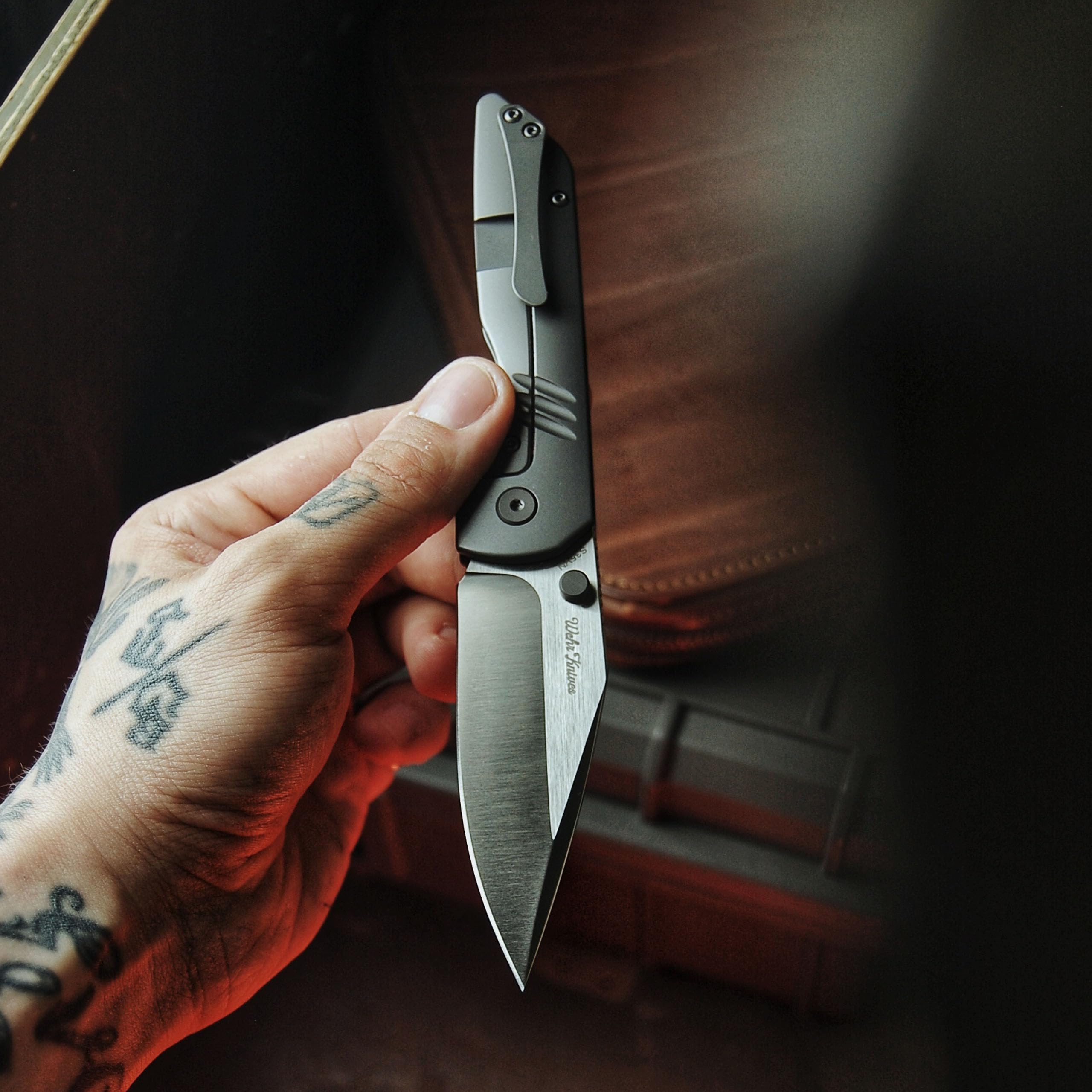 BÖKER PLUS Max Taschenmesser - Klinge aus CPM-S-35VN Stahl - Schwarzes EDC Messer mit TC4 Titan Griff - 1 Hand Messer mit Clip