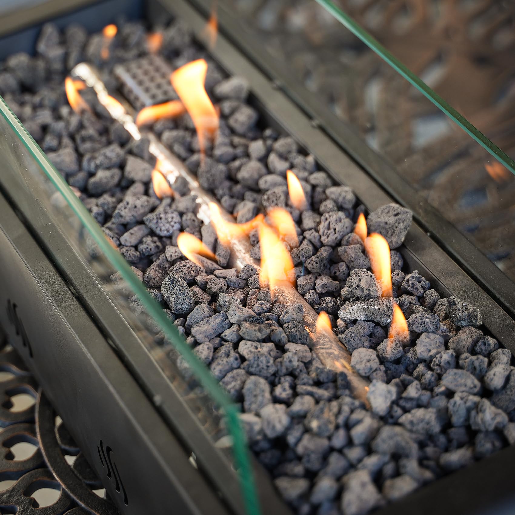 Onlyfire Tischfeuer 3,2 kW 45,7cm Kleine Feuerstelle mit Lavastein Glaswindschutz Gasdruckregler