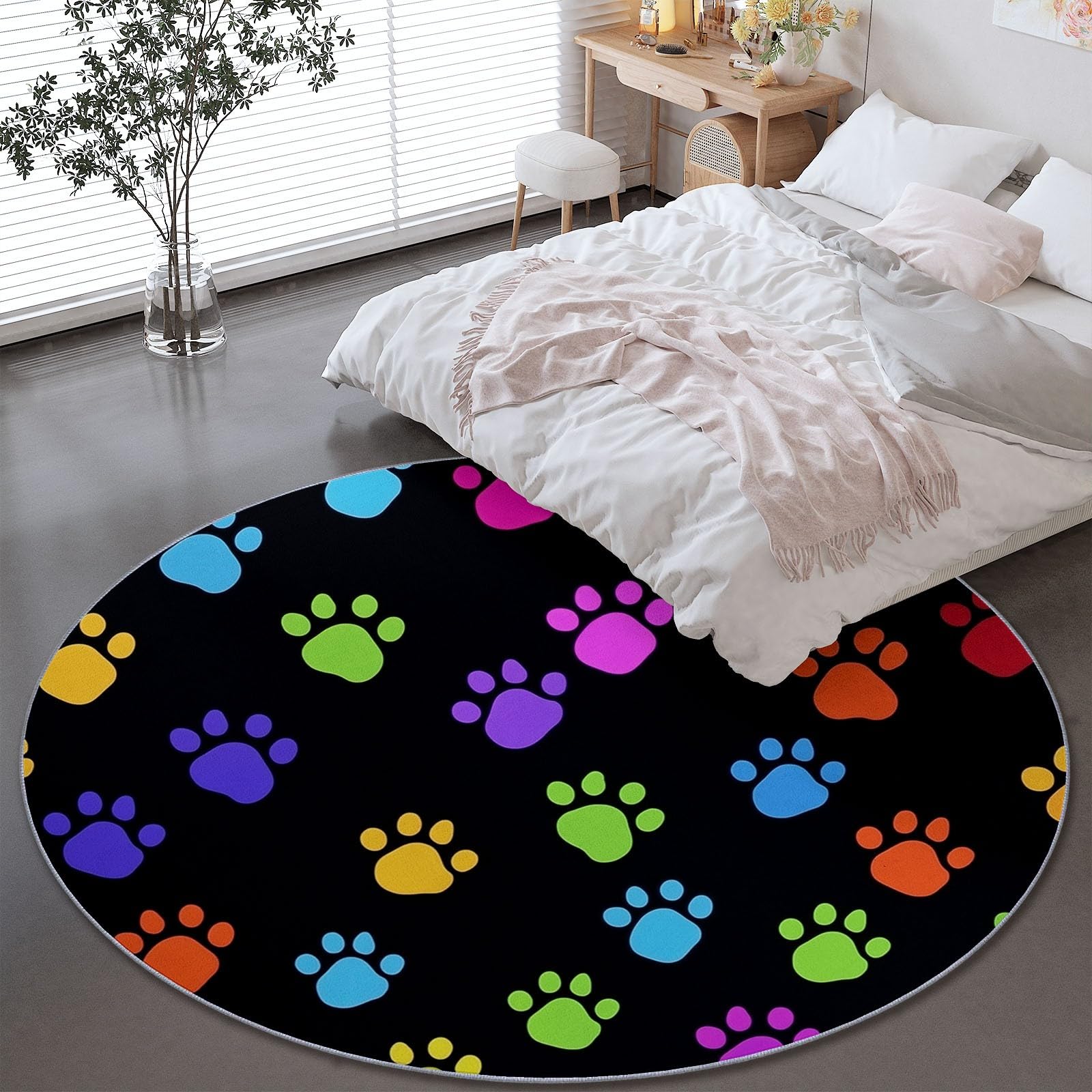 Tapis rond à poils courts parfait pour décorer le salon des animaux