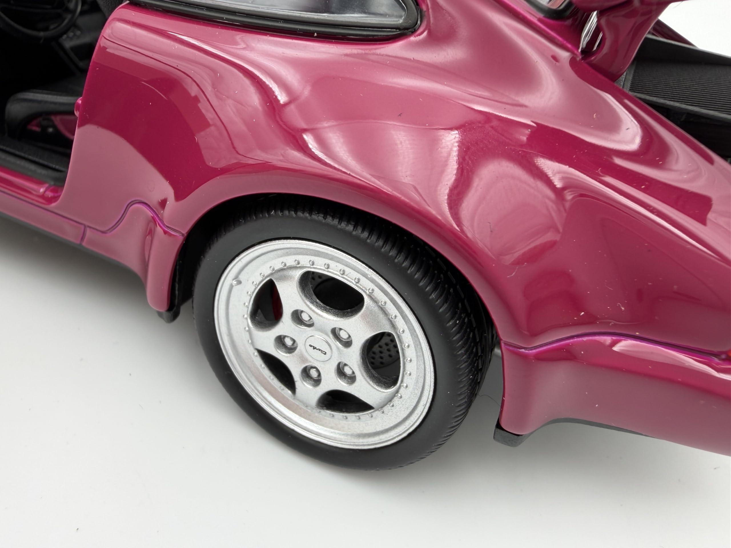 Porsche 911 Turbo (964) Modellauto 1:24, pink - Detailgetreues Sammlermodell I GT Marketing I Miniatur Fahrzeug (Museum Edition)