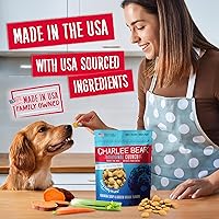 Vista 4 de Charlee Bear - Premios Original Crunch naturales para perro, hecho en los Estados Unidos, golosinas bajas en calorías para entrenar o premiar.