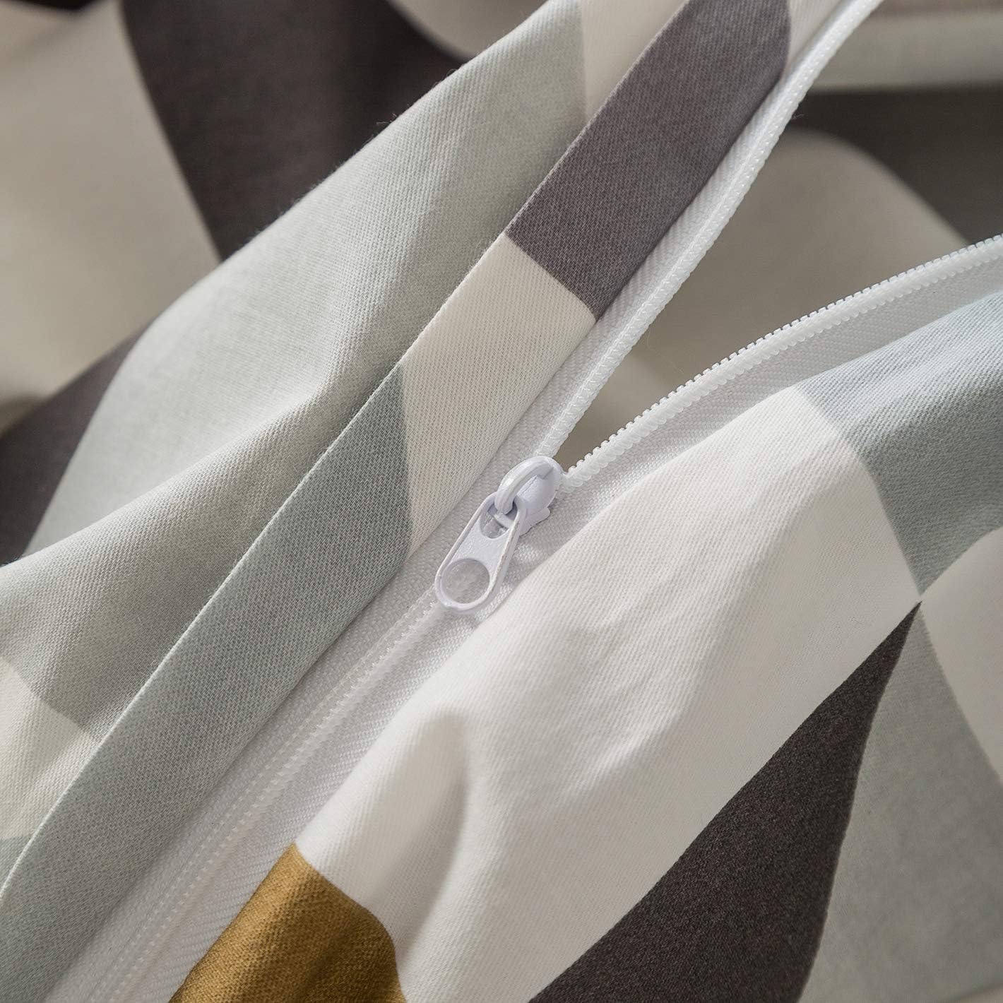 SUSYBAO Colorful Triangle Duvet Cover Queen 100% Cotton 3 Pieces Set 1 Brown Geometric Patterned Duvet Cover with Zipper Ties 2 Pillowcases Modern Grey Patchwork Print Bedding Set Soft - Image 3