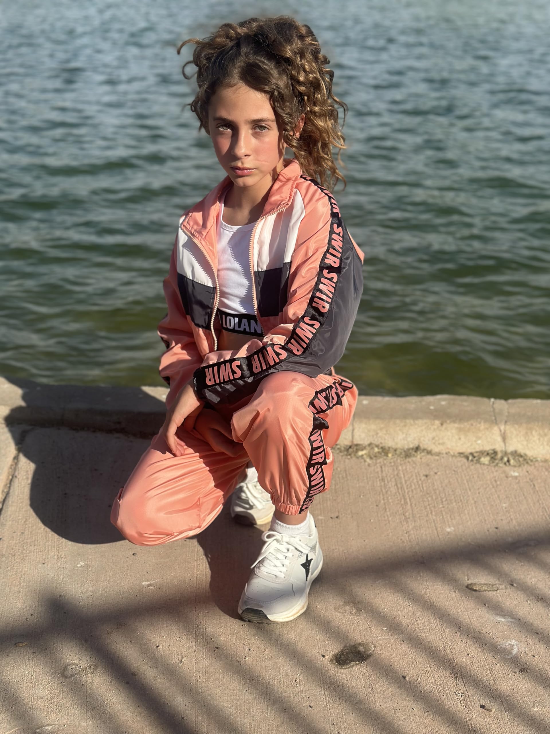 LOLANTA 3-teiliges Hip-Hop-Outfit für Mädchen, 80er-Jahre-Retro-Trainingsanzug mit Farbblockdesign, bauchfreies Tanktop, Reißverschlussjacke, Jogginghose 4–13 Jahre