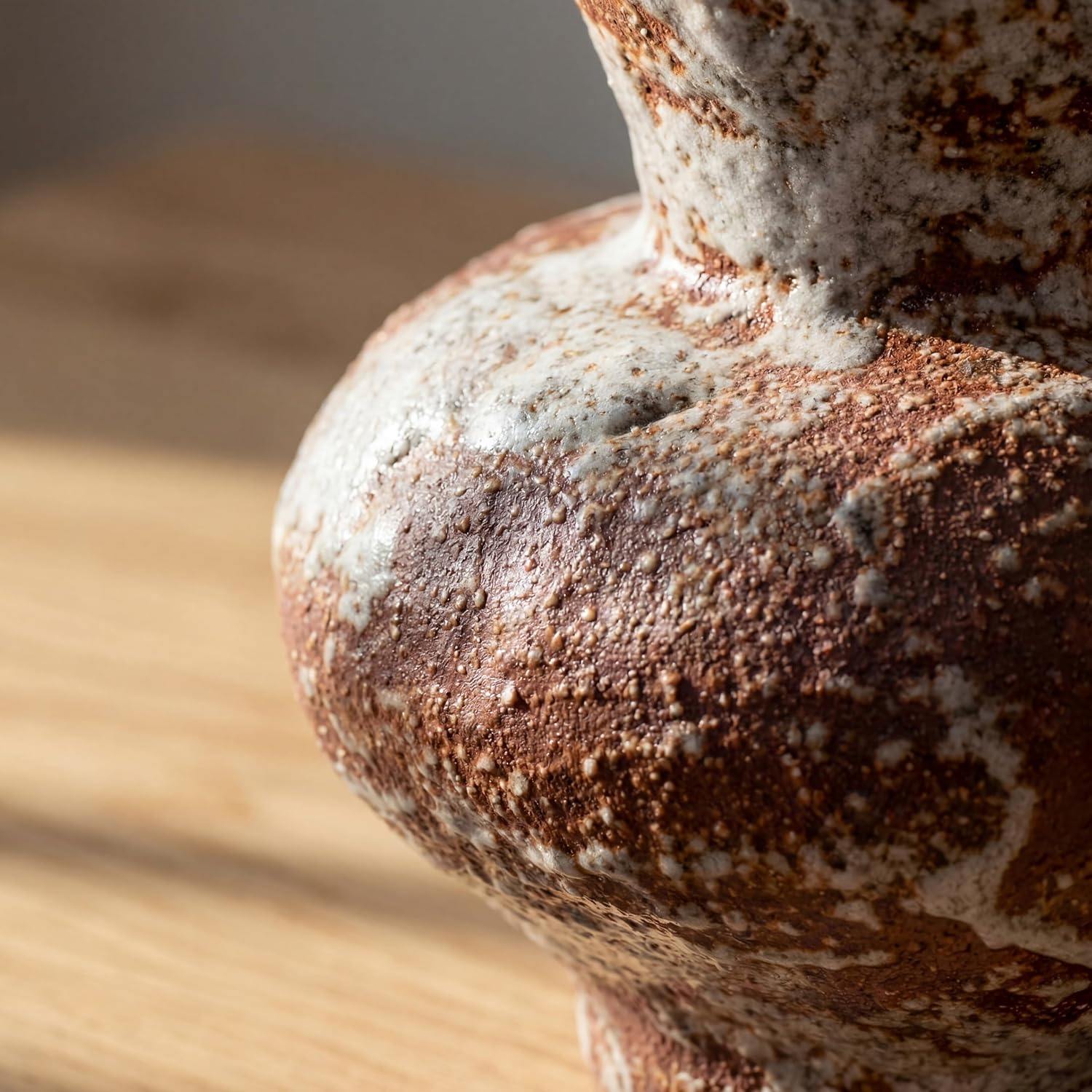 Rustic Ceramic Flower Vase for Home Decor, Handmade Vintage Stoneware Clay Pottery Terracotta Textured for Modern Farmhouse, Living Room, Office Desk Table Shelf (Dark Brown and White) 5.5IN