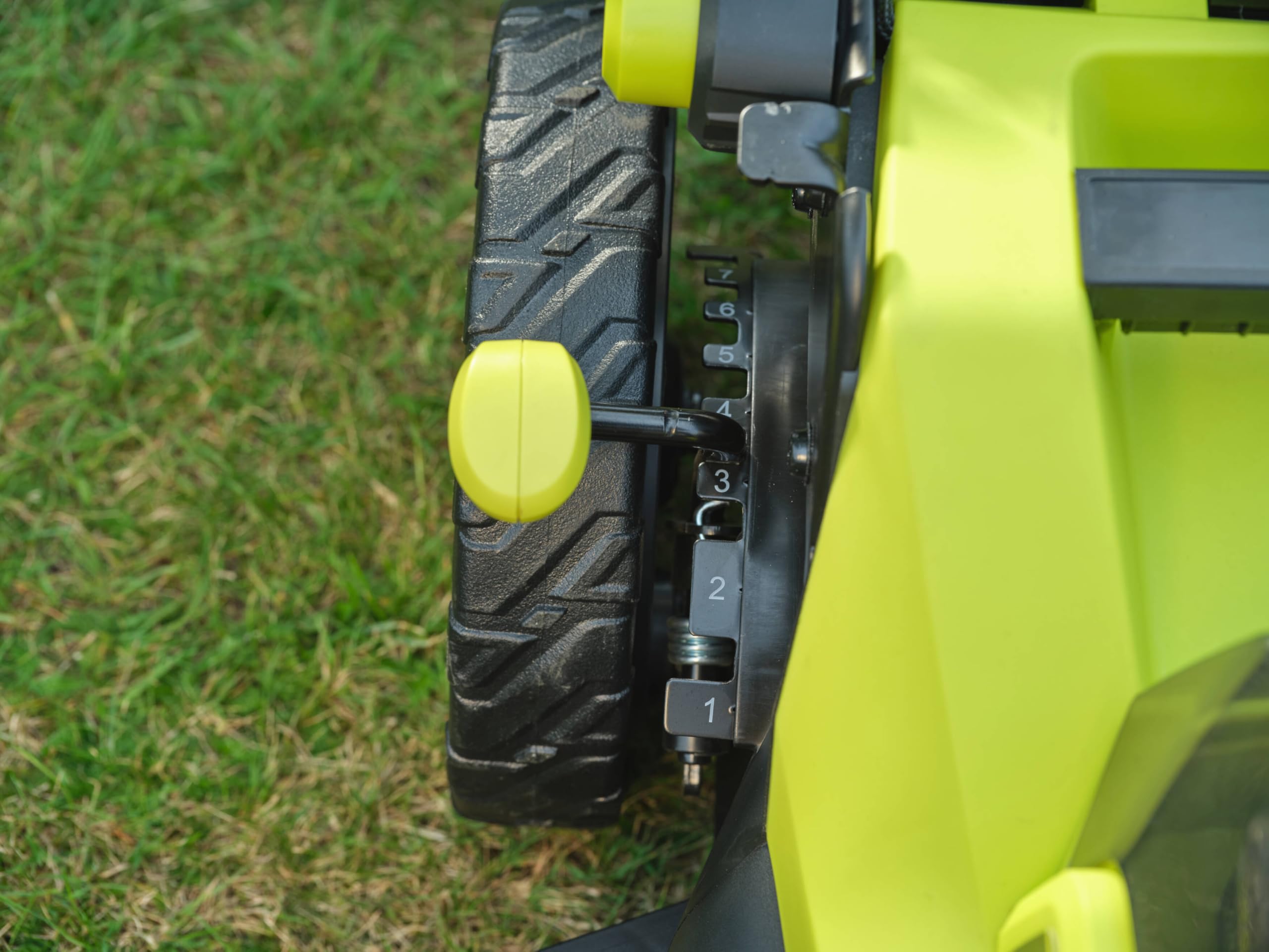 RYOBI Tondeuse tractée sans Fil 18V One+™ RY18LMXSP51A-0 – Tonte Pelouse, Grand Jardin, Mulching, Ramassage – 51 cm – sans Batterie ni Chargeur