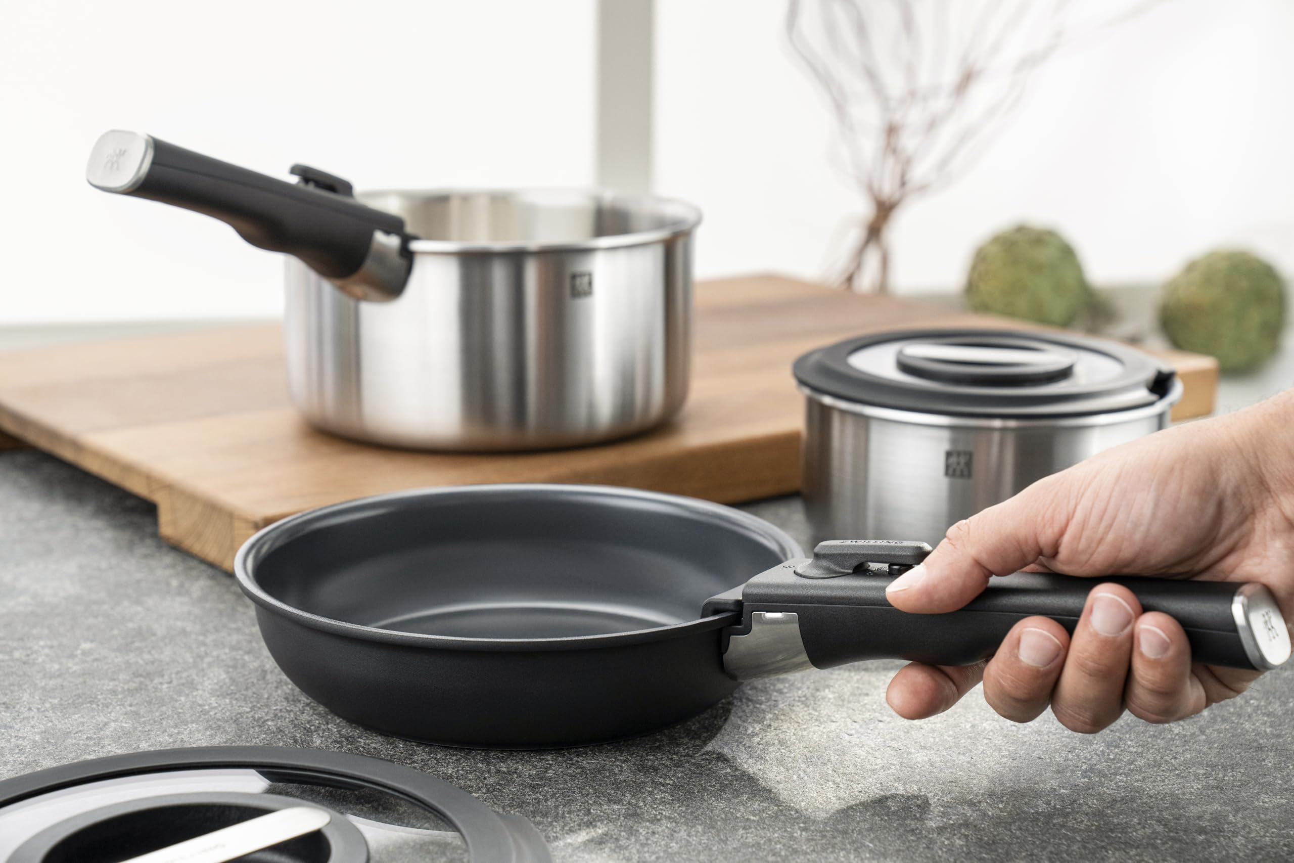 ZWILLING Unlock - Set di 4 padelle (20, 24, 28 cm + maniglia) con rivestimento in ceramica, alluminio