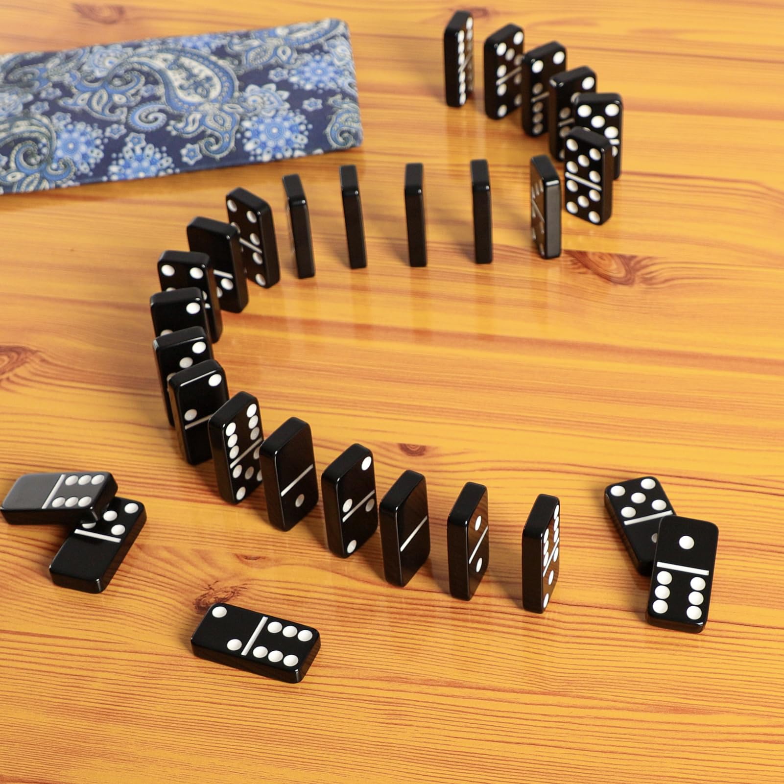 Zestaw domino dla dorosłych, podwójne sześć domino i gry w płytki, zestaw domino z 28 dużymi płytkami i przenośną torbą, do klasycznej gry planszowej rodzinnej/podróżnej (2–4 graczy)