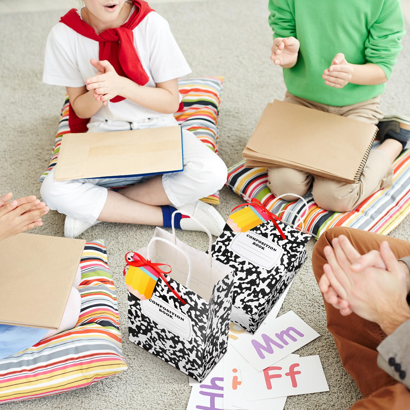 Kolldenn 36 Stück Lehrer-Geschenktüten Komposition Papiertüten mit Griffen, Notizbuch-Linie, Valentinstag, Lehrer, Geschenktüten für Kindergarten, Vorschule, Willkommensrückseite, Partygeschenke