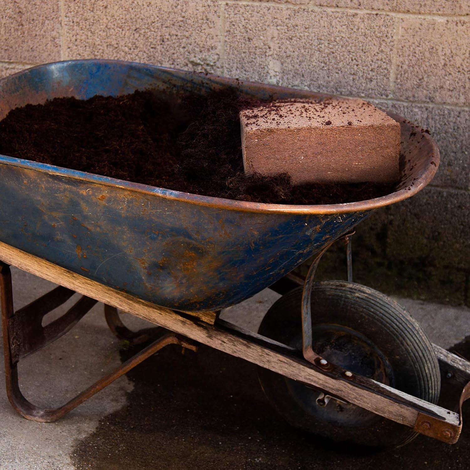 Minute Soil - Compressed Coco Coir Fiber Grow Medium - 1 Block = 15 Gallons of Potting Soil (Approx Wheelbarrow Full) - Gardening, Flowers, Herbs, Microgreens - Add Water - Peat Free - OMRI Organic : Patio, Lawn & Garden