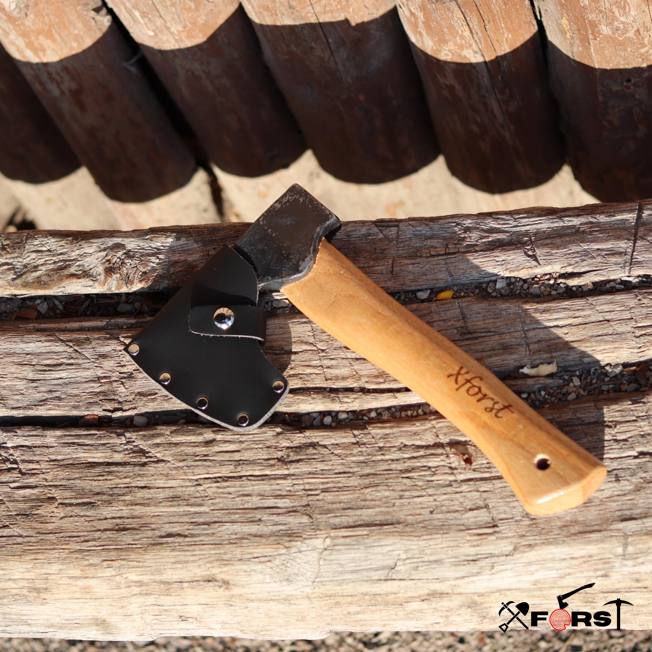 Xforst Hacha vikinga AG1Black, mango de nogal + protecciónde corte auténtica