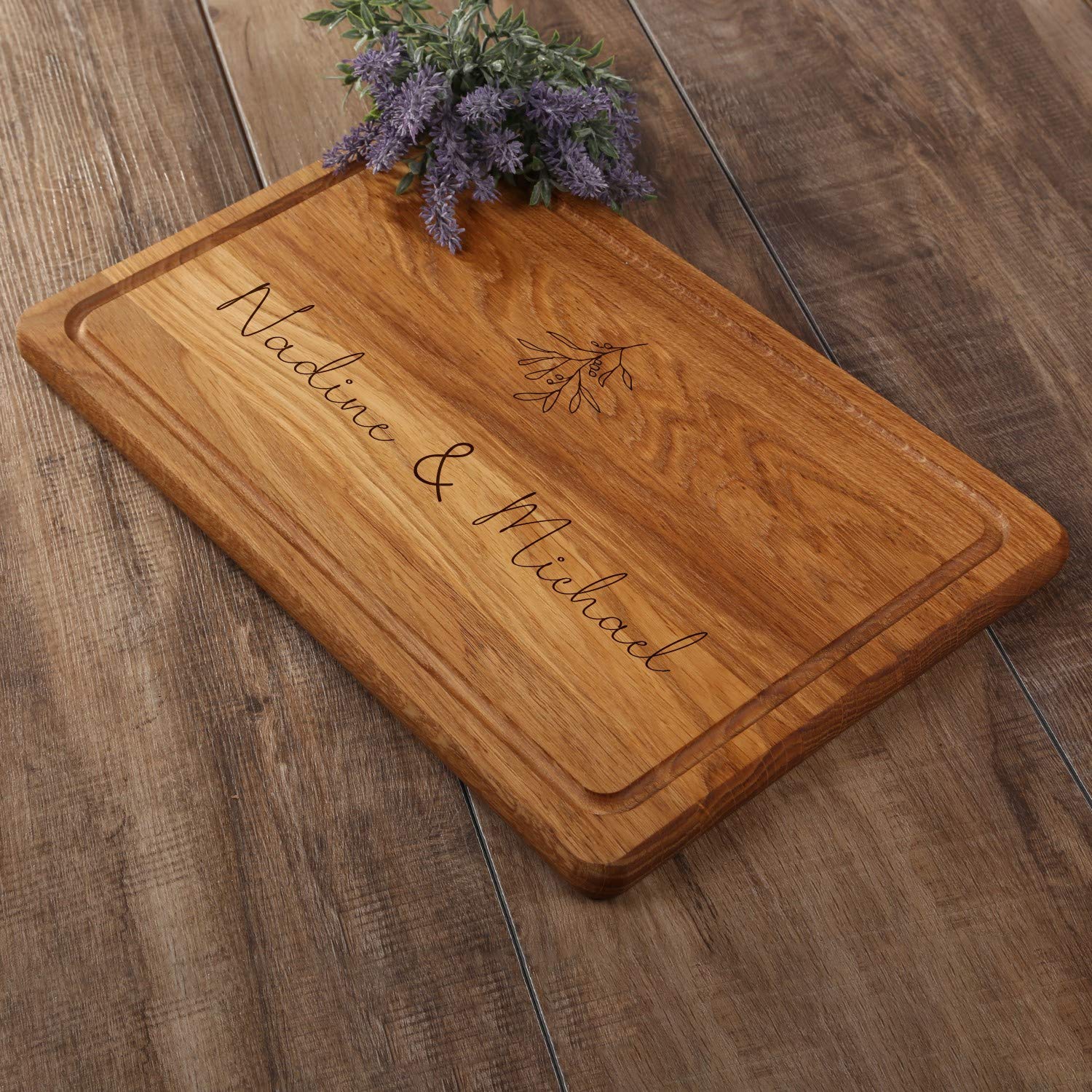 FORYOU24 Holz Schneidebrett dunkel mit Gravur Motiv 08 - personalisiert mit Wunsch-Namen Küchenbrett graviert als Geschenkidee zur Hochzeit