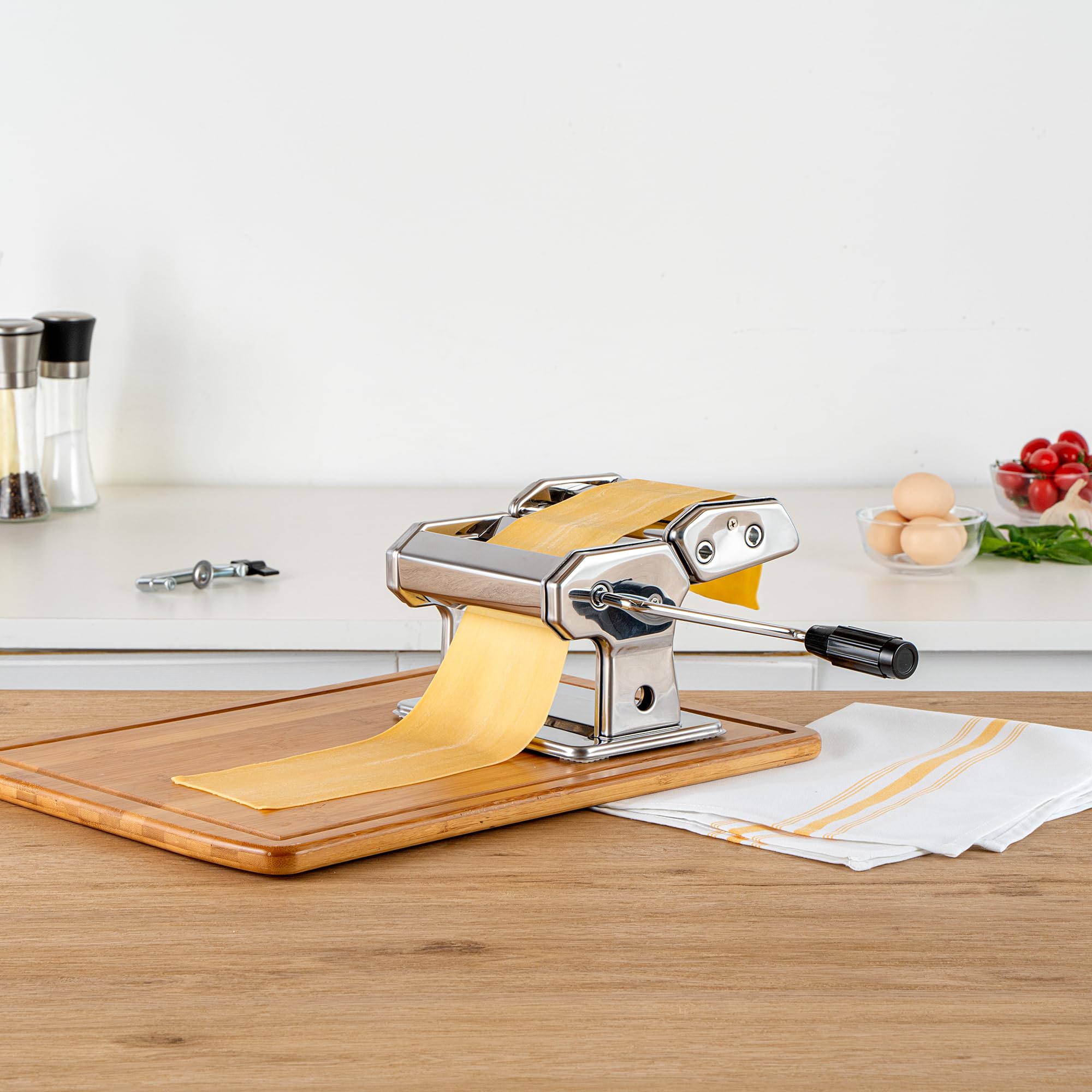 Restaurantware -Met Lux - Máquina para hacer pasta, 1 máquina para hacer pasta con 2 accesorios de corte, 9 ajustes de grosor ajustables, juego de 5 piezas, máquina manual de pasta de acero