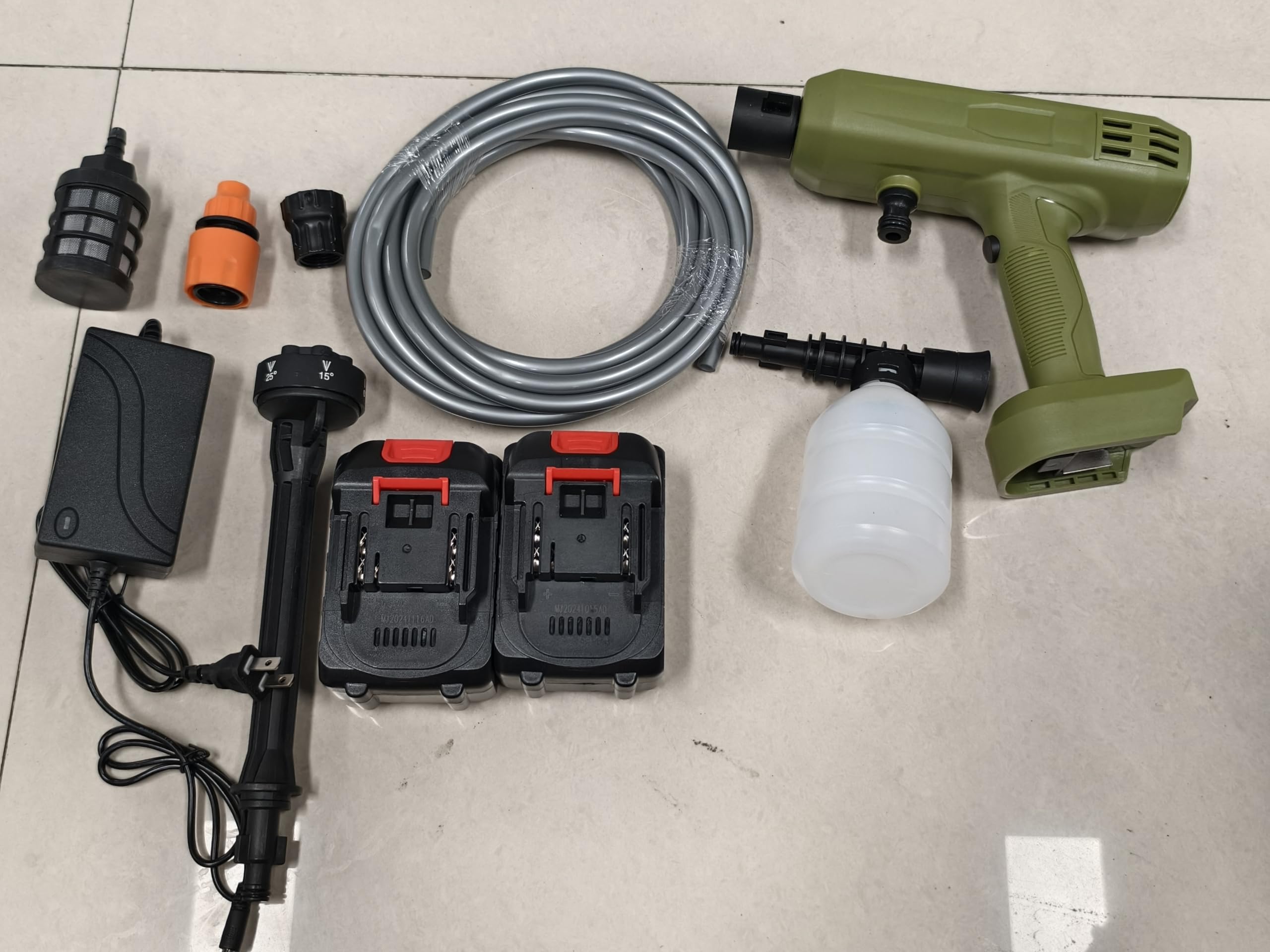 Elektrische Wasserpistole, kabelloser Hochdruckreiniger, 2 Stück, 21 V, 3000 mAh Akku, mit 6-in-1-Düse für Autos, Wände, Straßen, Zäune, Hofwäsche, Blumen gießen