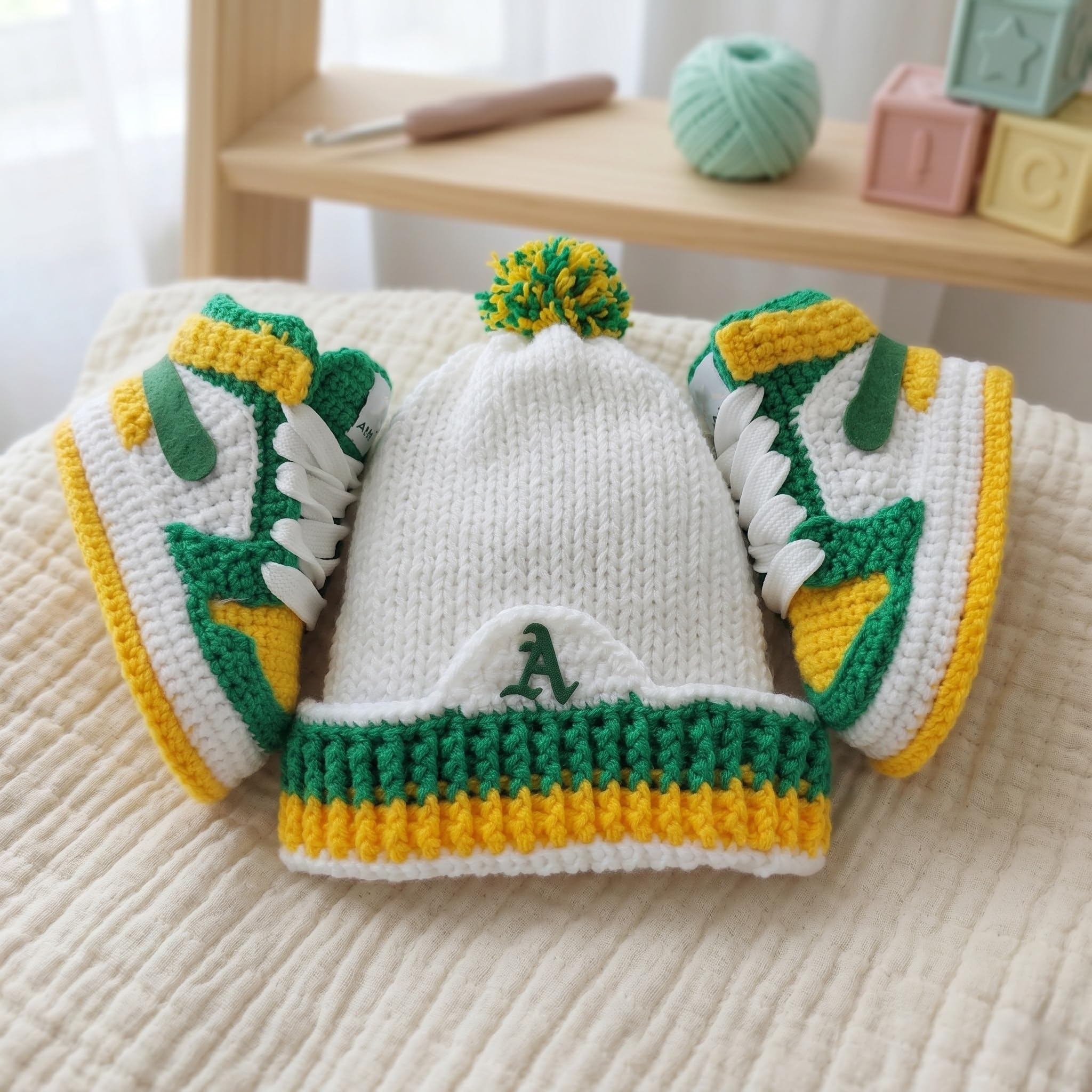 Häkel Baby Sneaker Booties Mützen Set, Jordan-Stil Grün Gelb Weiß Babyschuhe für Jungen und Mädchen, Neugeborene Kleinkinder Lauflerner, 0-3M 3-6M 6-9M 9-12M, Geschenk zur Geburt