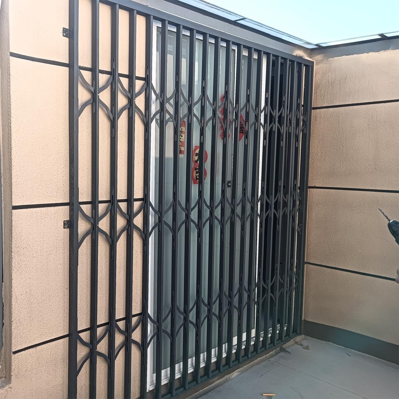 UrbanUp Reja Ventana Barra de Seguridad Extensible para Puertas, Barandilla de Seguridad para Puertas Correderas/Rejilla de Ventana, Barra de Seguridad para Ventanas(W70xH80cm/28x32in)