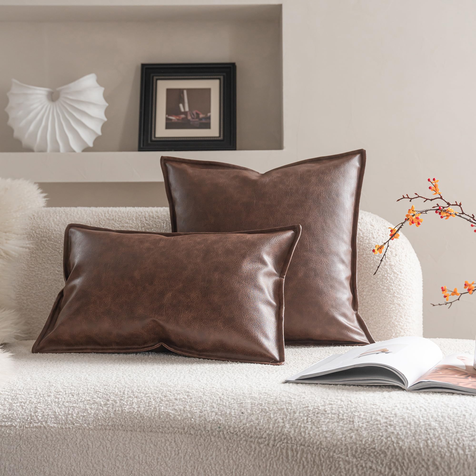 Neelvin Lot de 2 housses de coussin décoratives modernes en similicuir uni pour lit, canapé, 30,5 x 50,8 cm