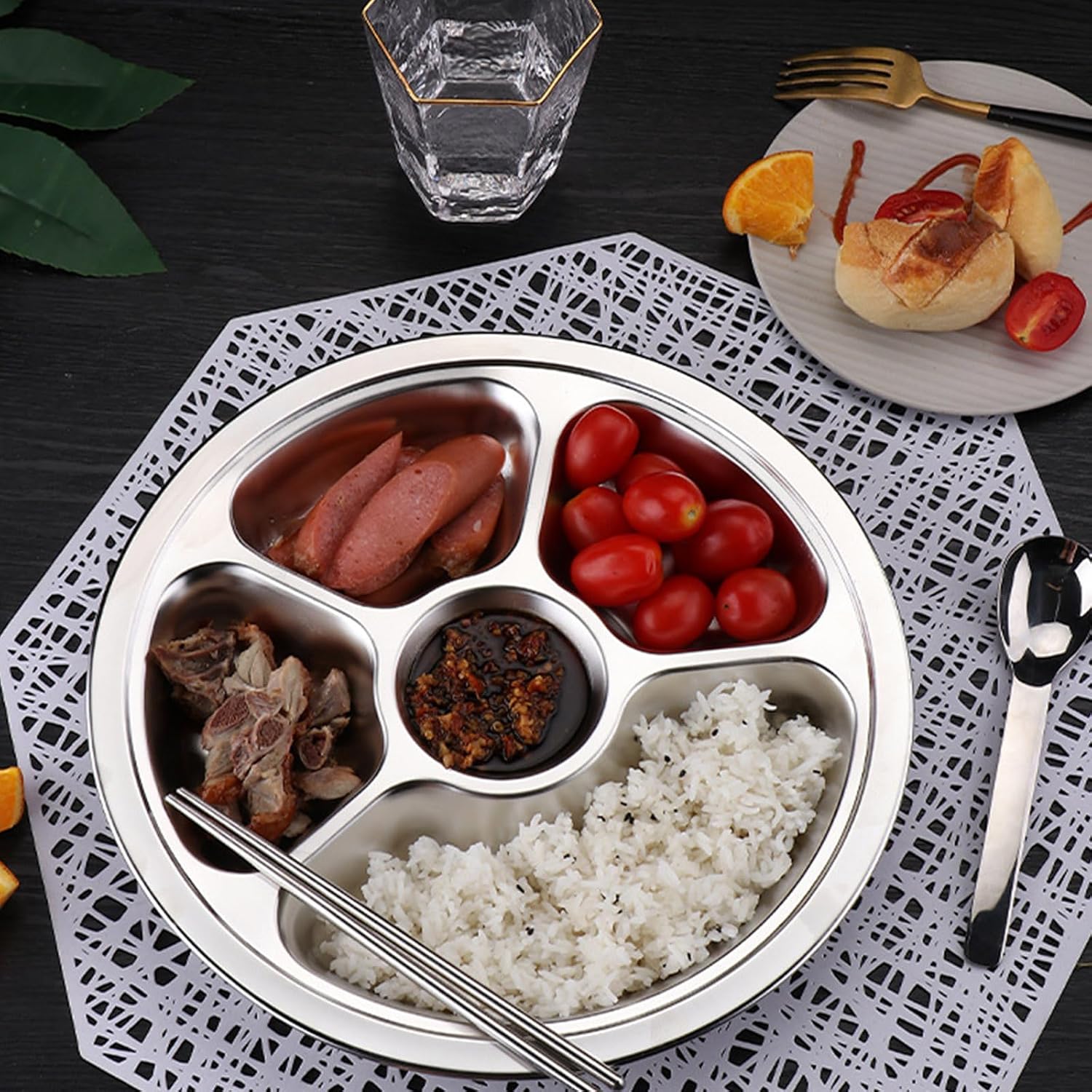 Portable Round Sectioned Plate 28cm Stainless Steel Construction for Camping Parties Food Separation Microwave Friendly Round Compartment Plate