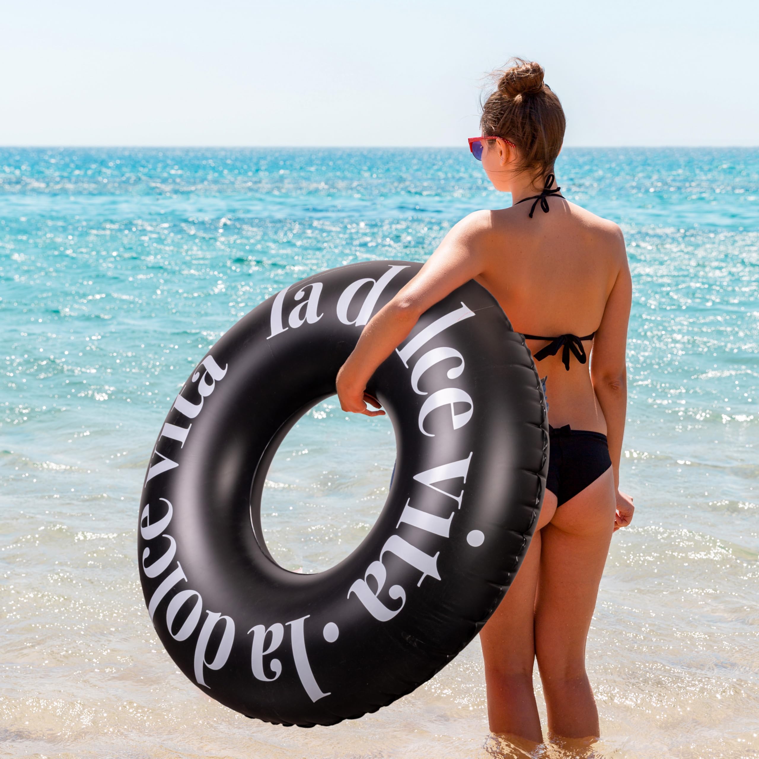 Fisura Flotador Hinchable Original De 115 Cm Con Mensaje 'Dolce Vita' – Válvula De Inflado Rápido Para Piscina Y Playa