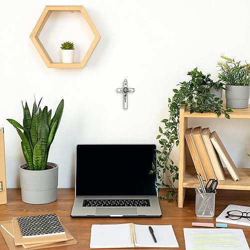 Miniatura 2 de Crucifijo de pared con medalla de San Benito Esmalte blanco y metal plateado Santo patrón de los estudiantes y Europa Gran regalo católico para