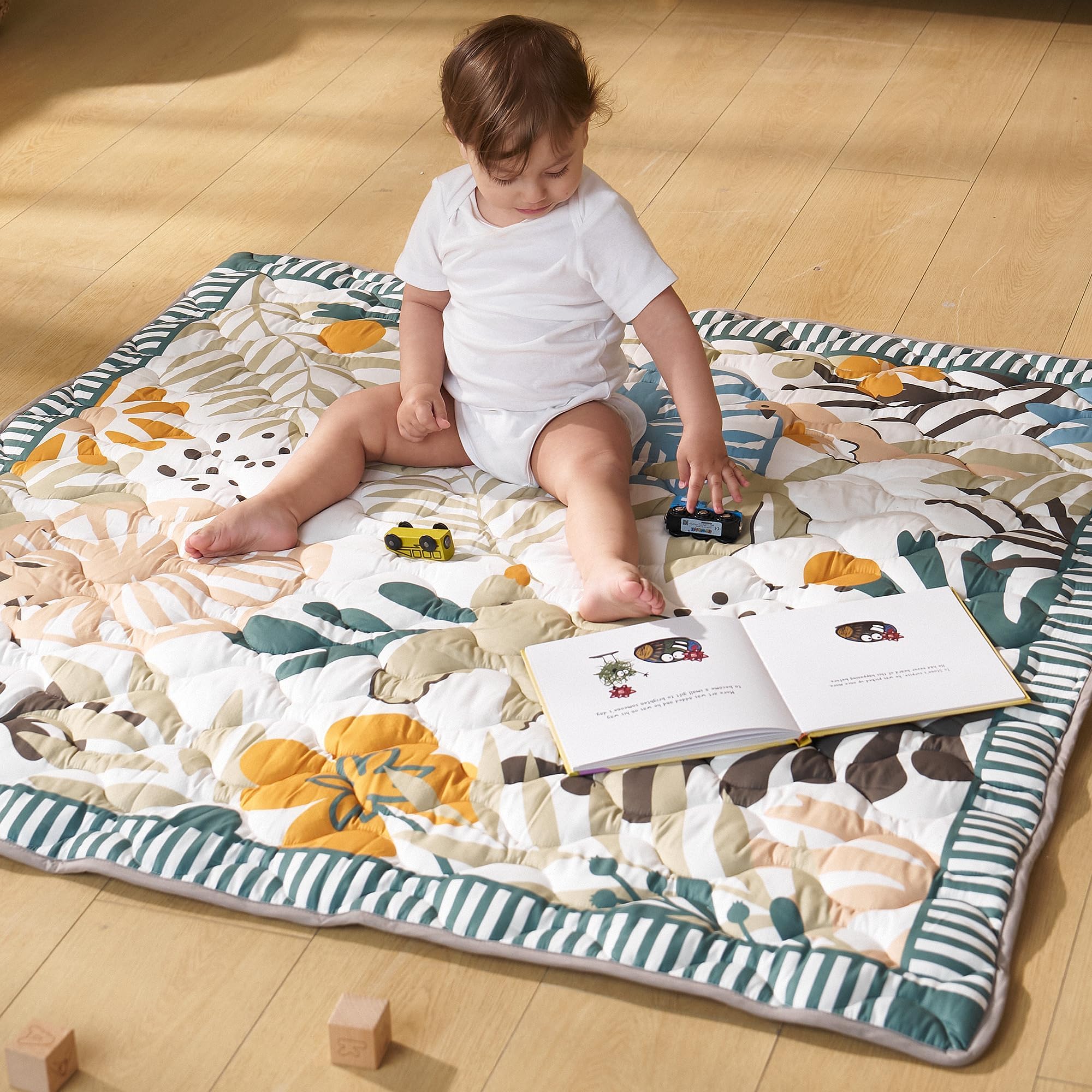 Momcozy Tappeto Gioco Bambini per Pavimento 127 x 127 cm, Tappeto per Box Spesso per Tummy Time, Impermeabile e Antiscivolo, Pieghevole da Esterno con Maniglia, Mondo Foresta