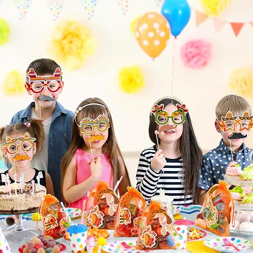 Miniatura 6 de Honoson Juego de 134 piezas de regalos de fiesta, lentes mexicanos, llaveros, pulseras, calcomanías, alfileres de botón, anillos, sellos, bolsas de