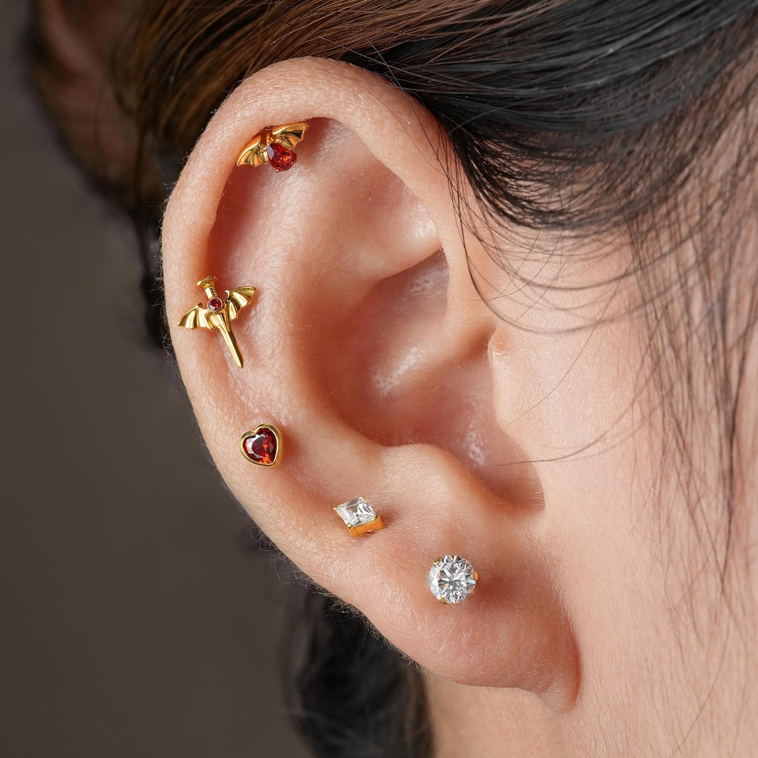 FINE4U Halloween Tiny Bat wings Cartilage Earring Flat back Threadless Stud for Tragus Helix Conch 18G 6mm 8mm - ASTM F136 Titanium Hypoallergenic Vampire Bat Piercing Jewelry