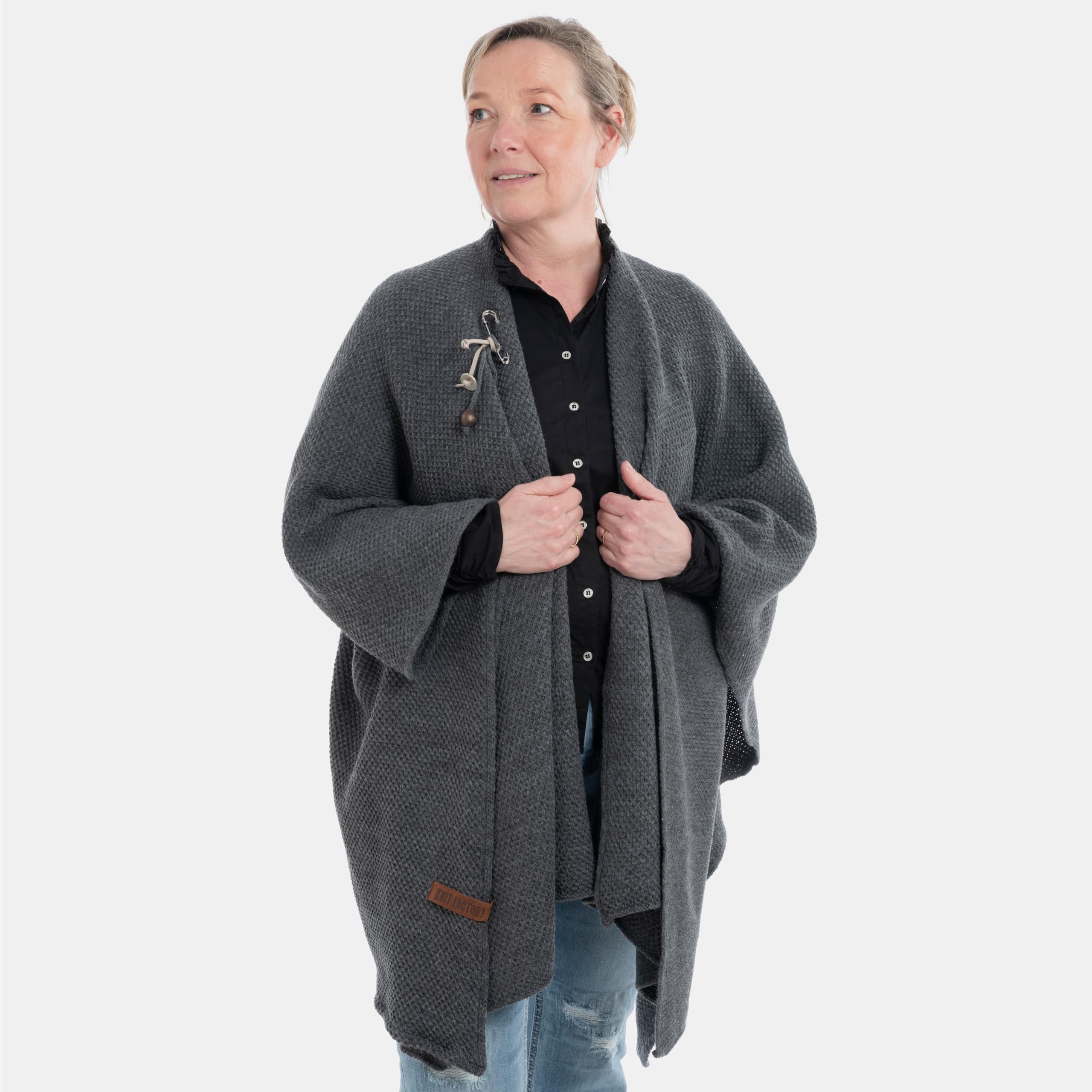 KNIT FACTORY - Jazz Poncho - Elegant Gestrickter Damen Cape - Wickelschal mit Wolle - Hochwertige Qualität