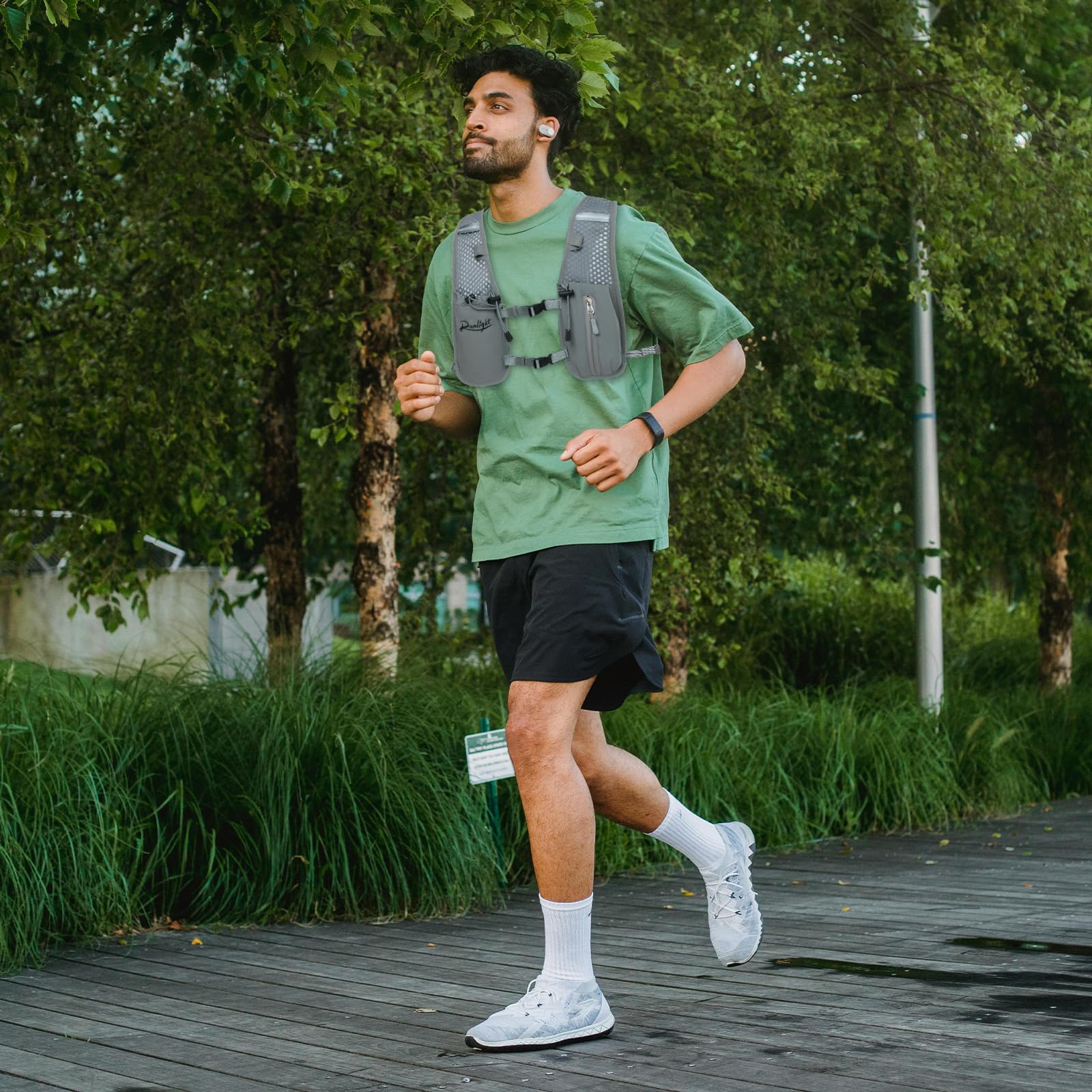 Runlight Gilet da corsa per uomo e donna, cinghie pettorali regolabili, gilet idratante da corsa, con borraccia da 1500 ml