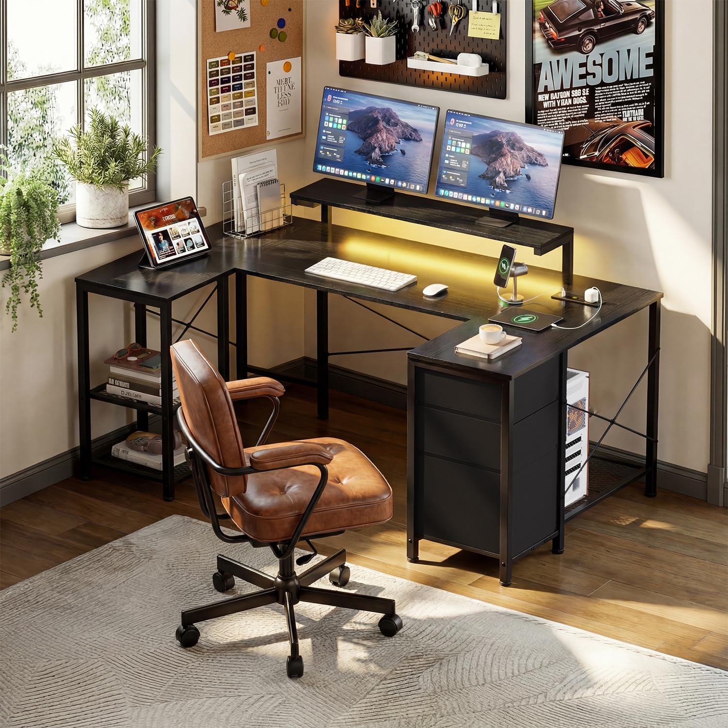 Devoko Scrivania Angolare 170x95 cm, Tavolo A L Da Gioco con 3 Cassetti, Illuminazione LED, Supporto Monitor, 2 Prese + 2 USB, Adatta per Ufficio/Studio, Ideale per Camere, Nera | Illuminazione RGB, Doppio Supporto Monitor, 3 Cassetti, Mensola Laterale, P