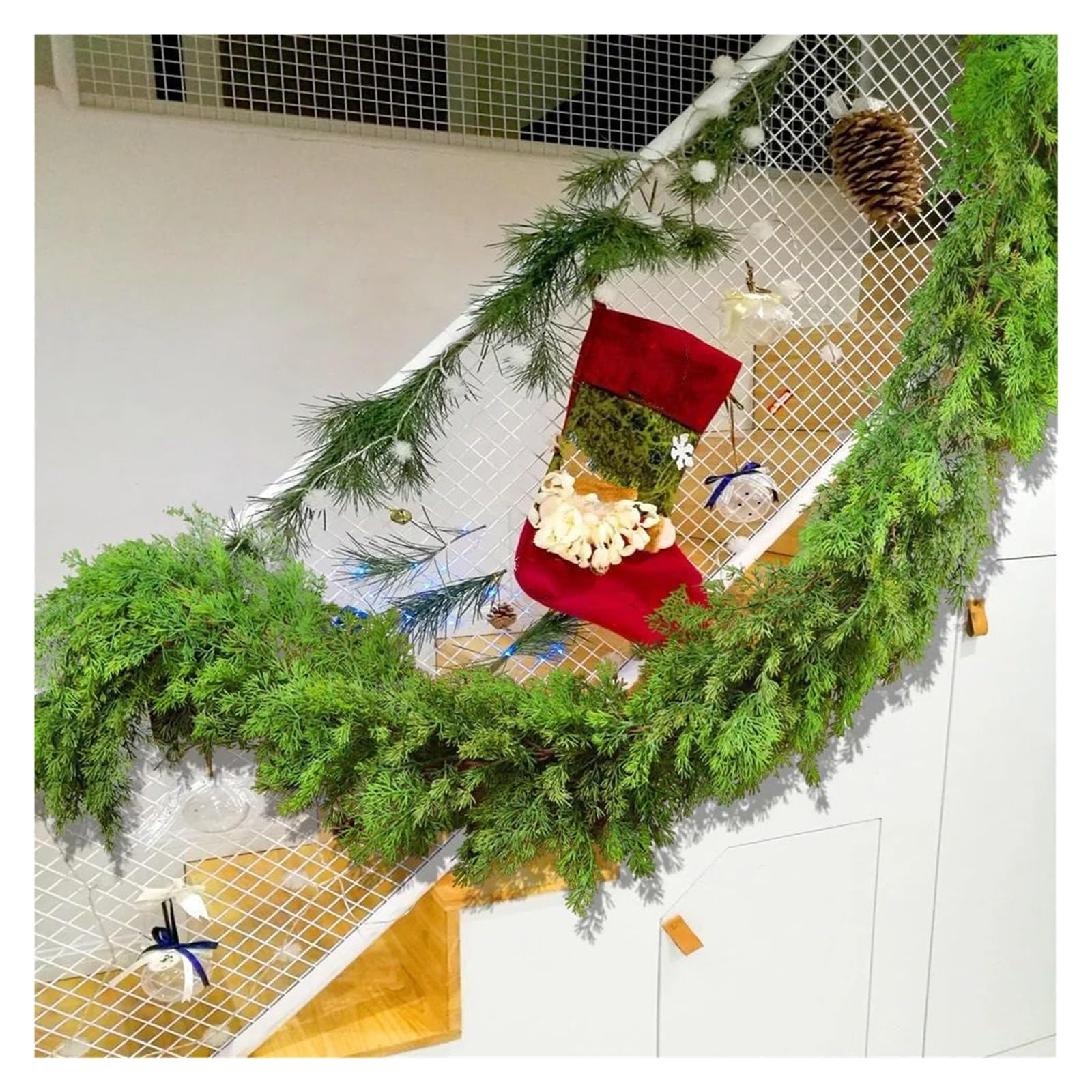 Künstliche Weihnachtsgirlande aus Kiefern und Zypressen (180/270 cm) for Tisch, Kaminsims und als Heimdekoration(270cm)