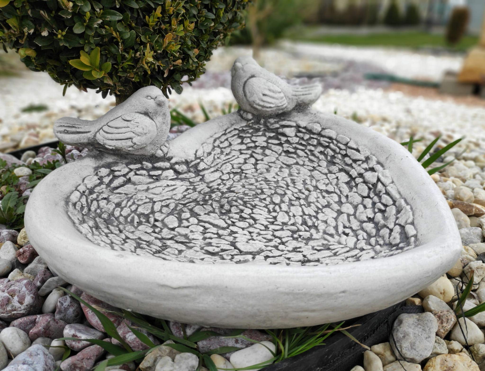 Decorazione da Giardino in Pietra per Uccelli Bagno - Cuore con Uccelli