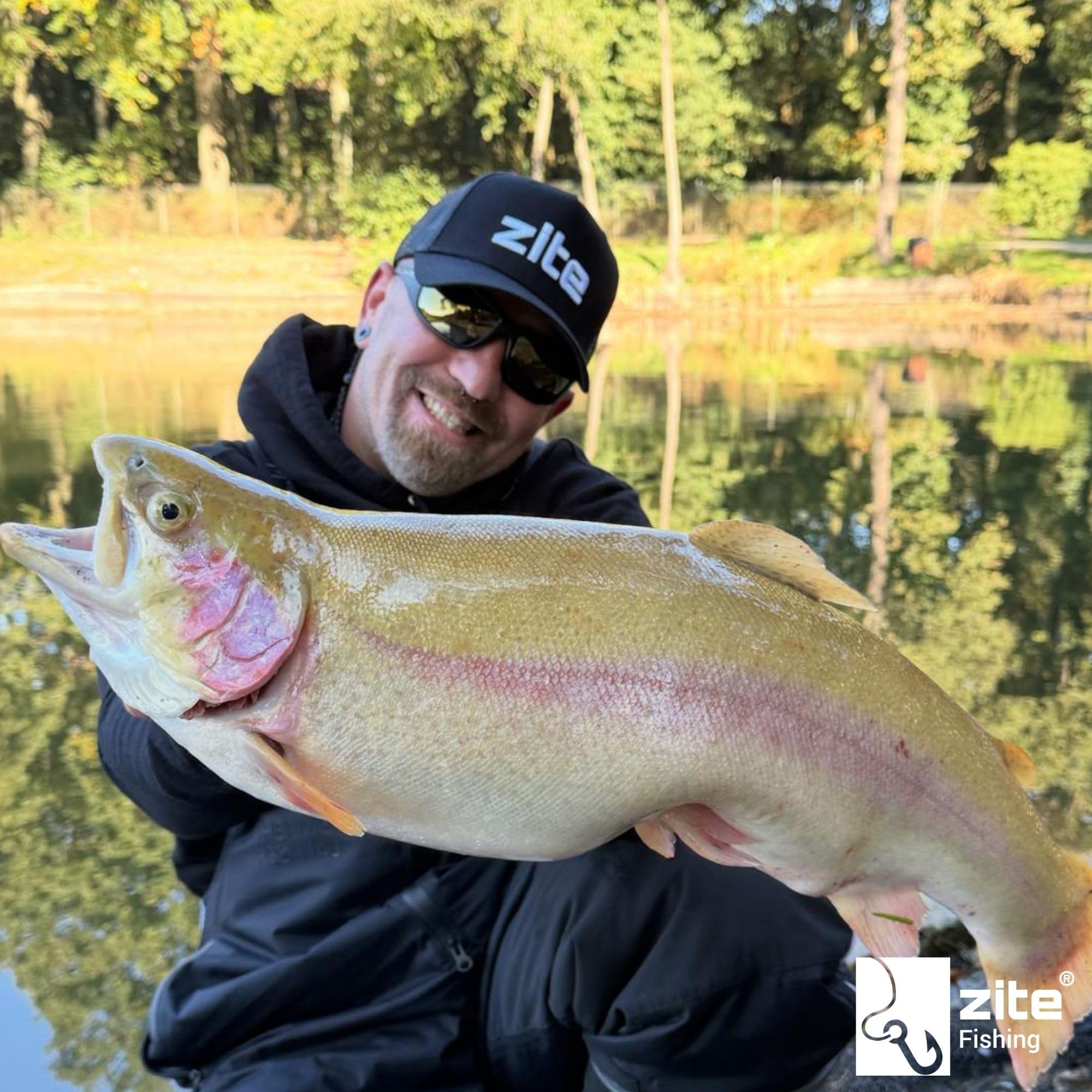 Zite Fishing Wundertüte Forelle XL | Geschenke für Angler - Forellen Überraschungsbox mit Angelzubehör, Kleinteilen & Ködern - Angel Sachen, Angel Geschenk Angel-Mystery-Box Geschenk Angler Wundertüte