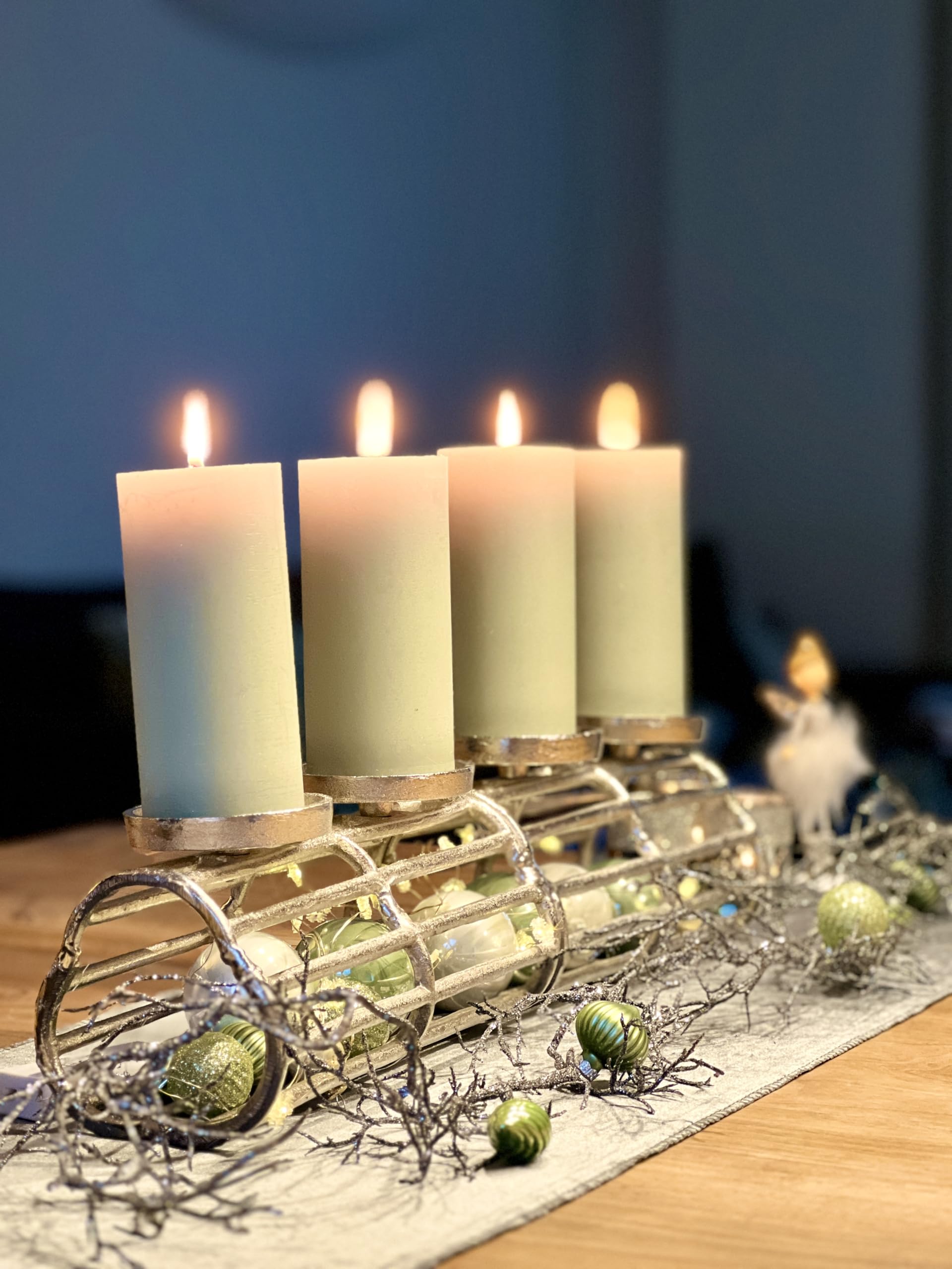 Brandsseller Adventskranz | Länge 51 cm Höhe 13 cm | Weihnachtskranz | Kerzenhalter | Deko Adventsgesteck | Aluminium | Silber
