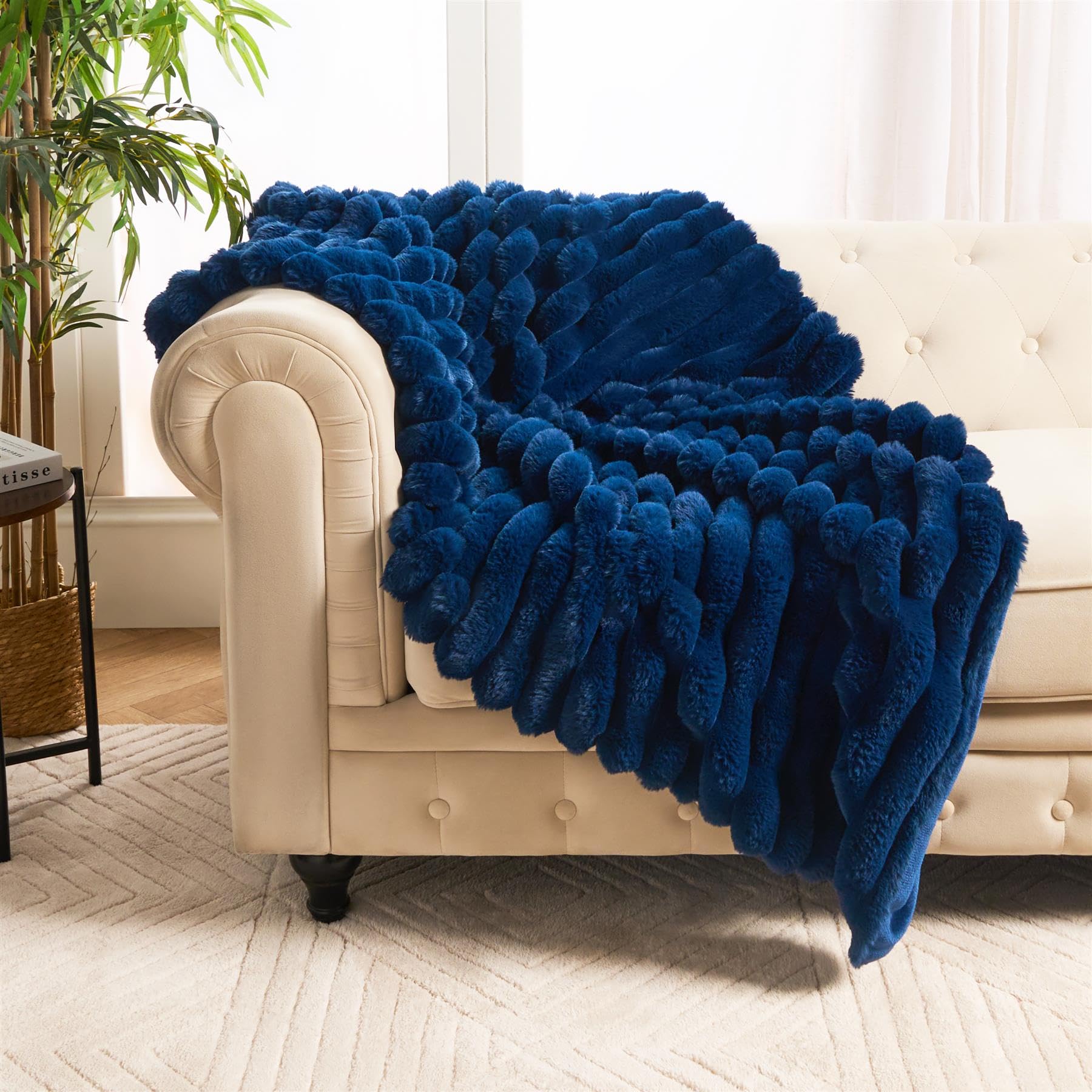 Ohs Women's Navy Fleece Throw Blanket For Sofa, Soft Warm Jumbo Faux Fur Fleece Blanket For Bed Stylish Ribbed Single Throw Fluffy Cosy Large Throw Over Sofas, - 120 X 150Cm