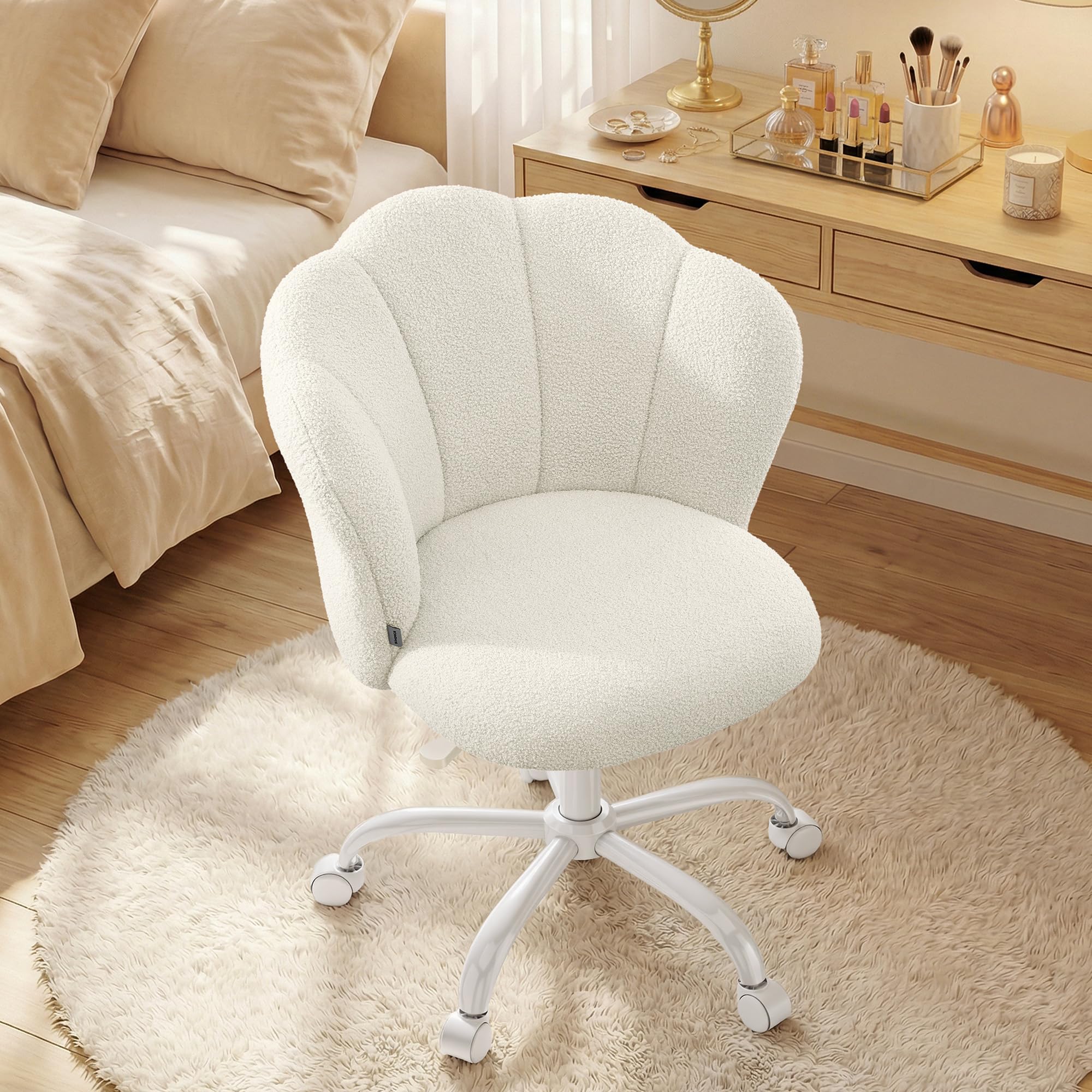 SONGMICS Silla de Oficina Giratoria 360°, Silla de Tocador Acolchada, Tela de Peluche, Soporta 110 kg, Respaldo en Forma de Pétalos, Altura Ajustable, para Salón y Dormitorio, Blanco Crema OBG030WD01