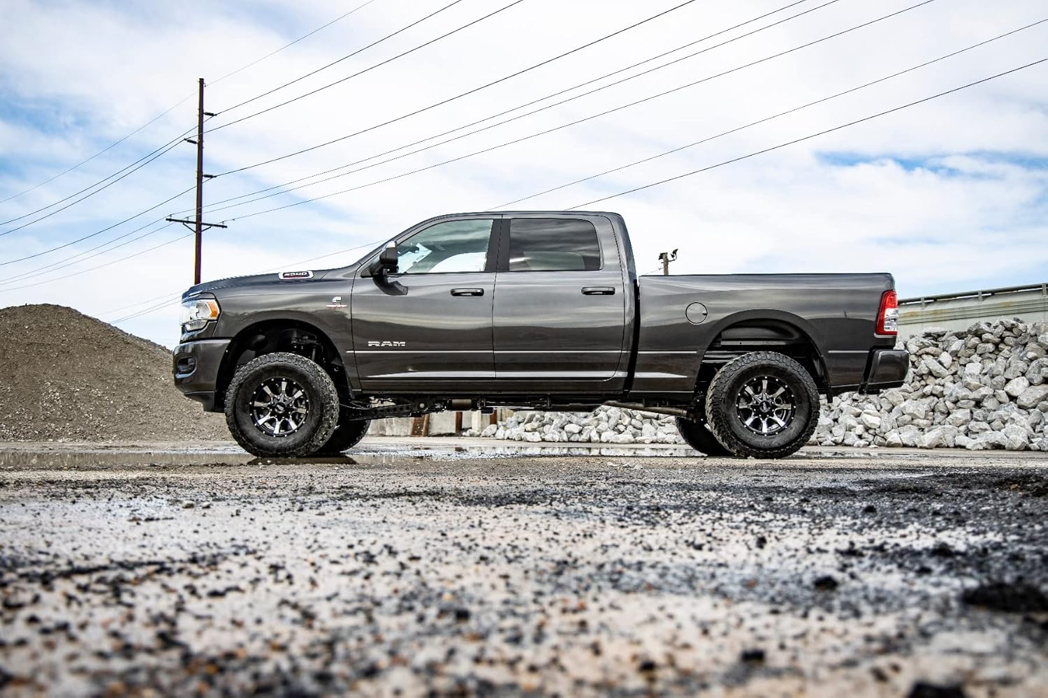 Rough Country 2.5 Inch Leveling Kit with M1 Monotube Shocks for Ram 2500 (2014-2024)/3500 (2013-2024) - RR Leaf Spring