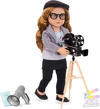 Our Generation 45,72 cm Bebek Aksesuarları - Hikaye Başlangıcı ~ Kameranın Rolling! Oyun Seti ~ Sembolik Kamera, Tripod, VIP Pass, Clapperboard, Script ve Hoparlör İçerir